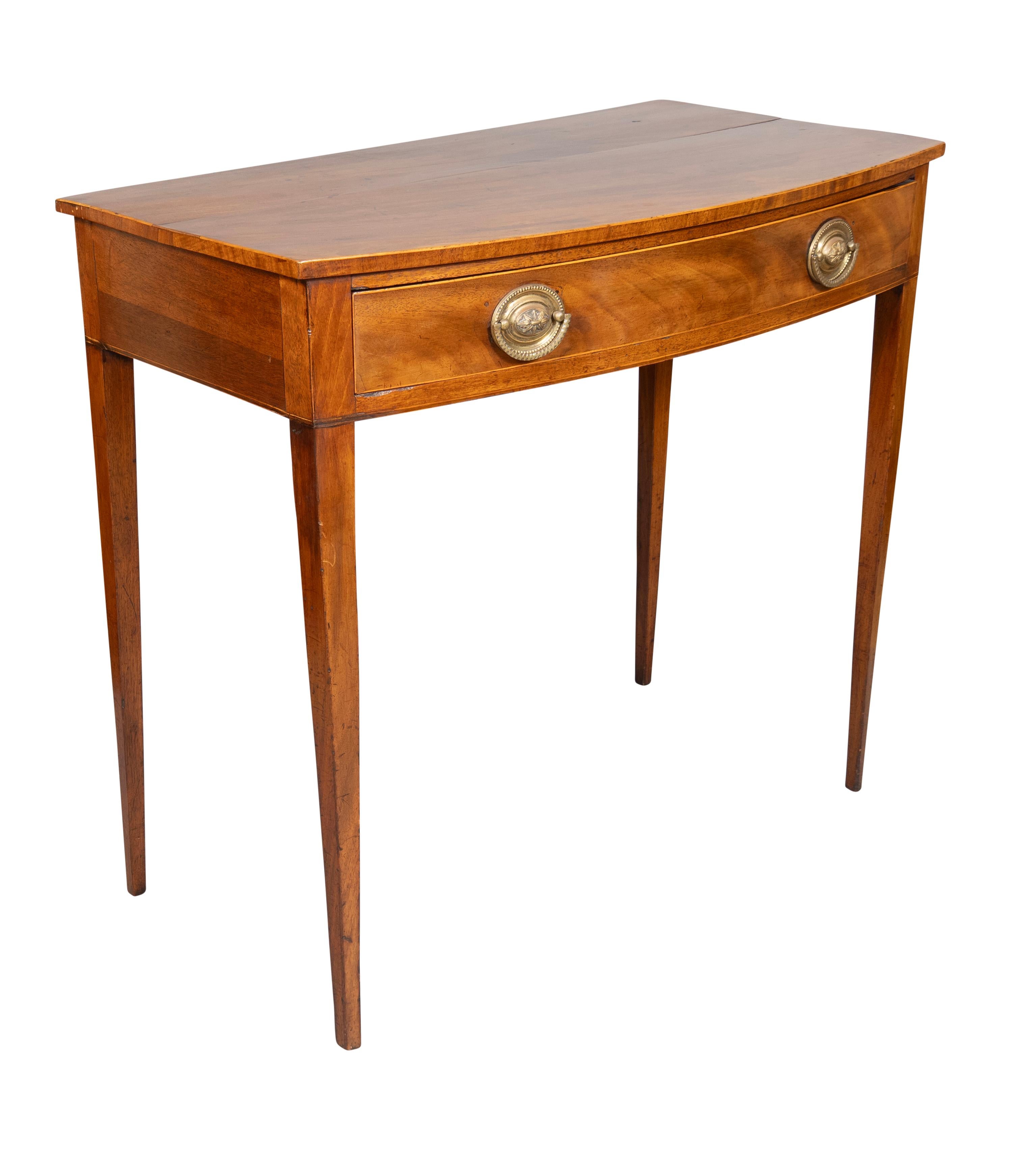 George III Mahogany Bowfront Side Table In Good Condition For Sale In Essex, MA