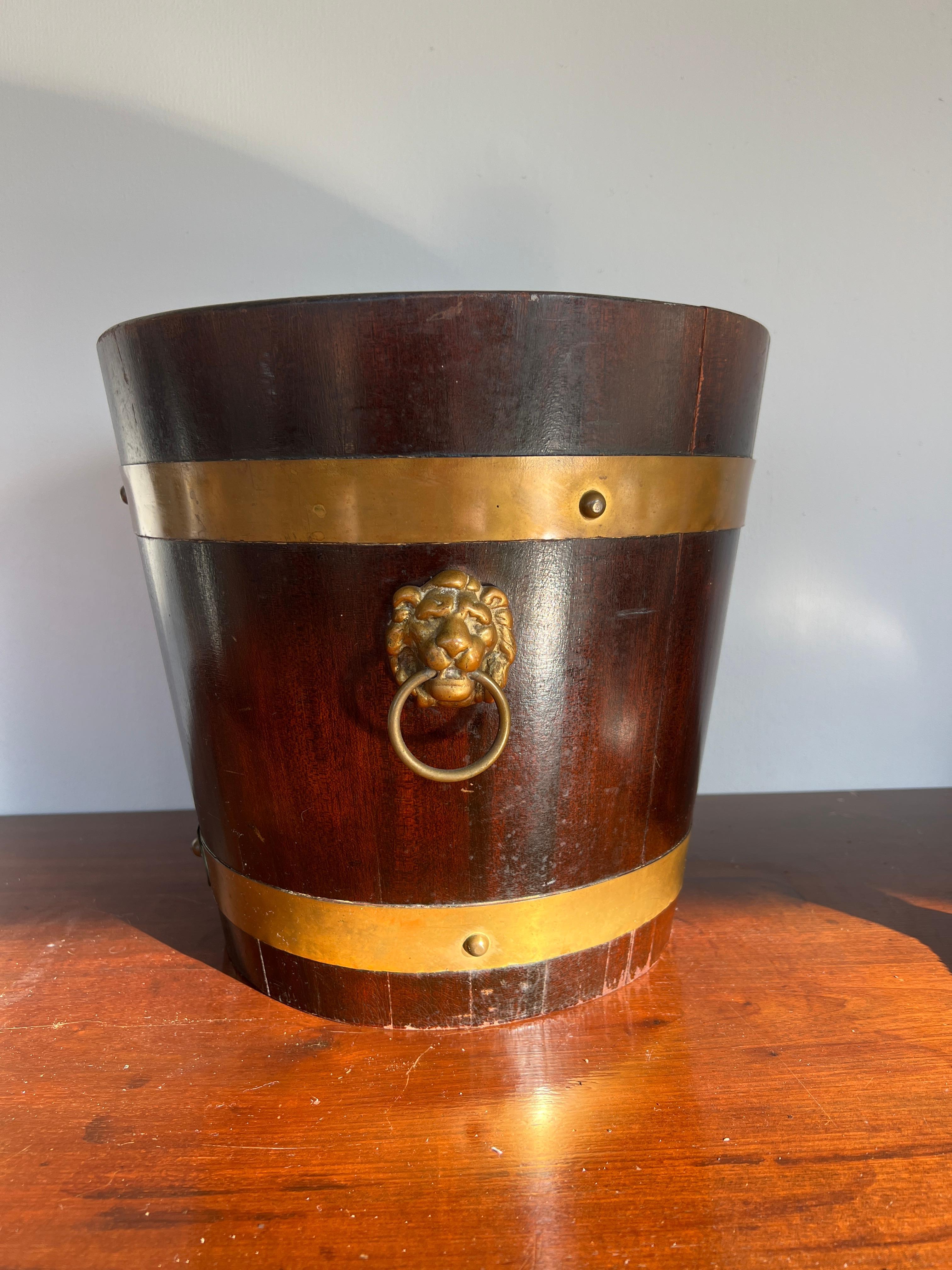 George III Mahogany & Brass Mounted Peat or Kindling Bucket C. 1800 In Good Condition For Sale In Atlanta, GA
