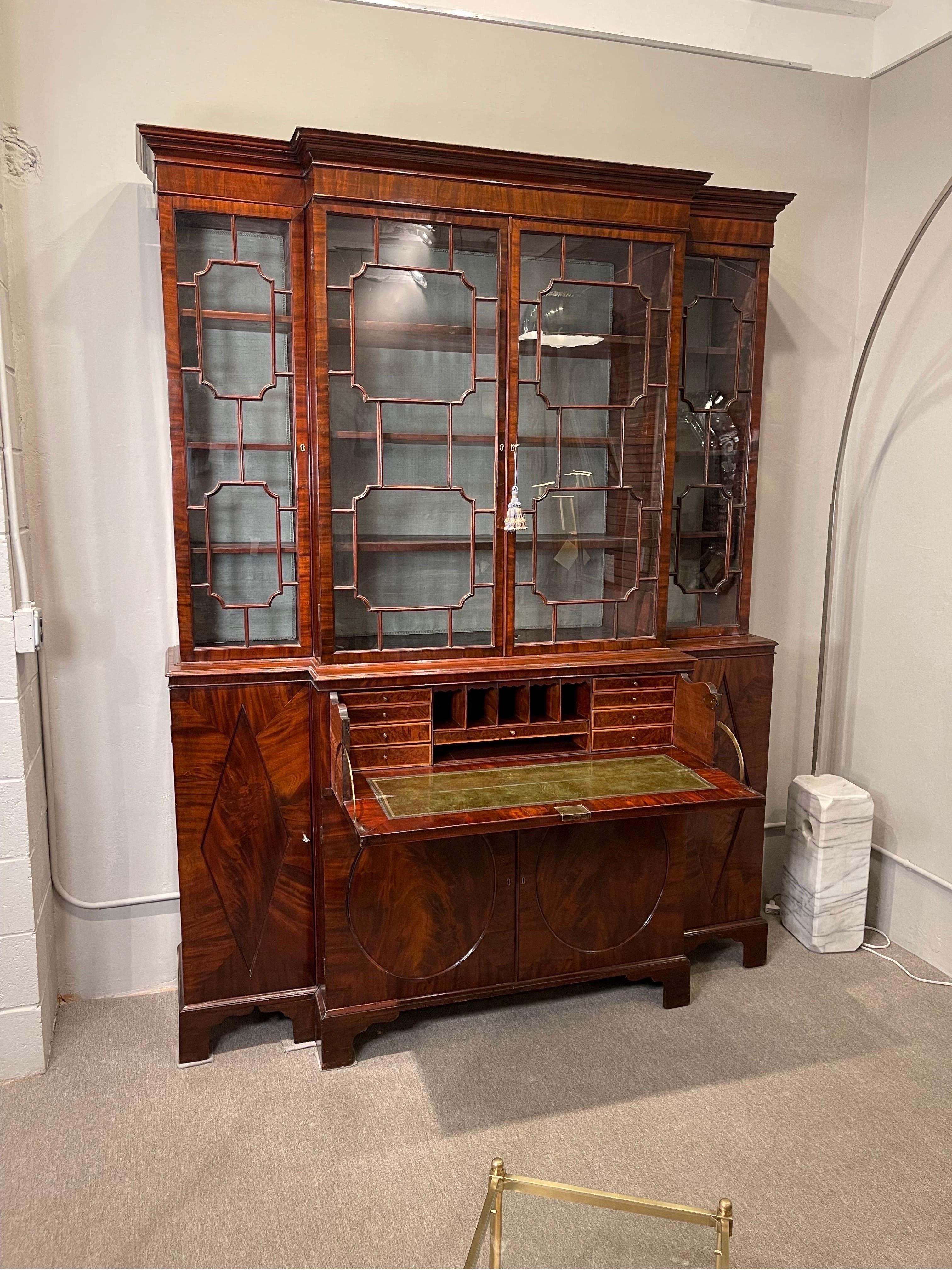 George III Mahogany Breakfront Bureau Bookcase  In Good Condition For Sale In New York, NY