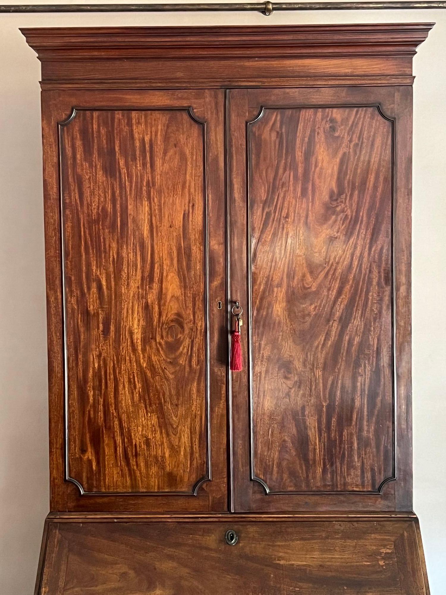 George III. Mahagoni-Büro Bücherschrank im Angebot 6