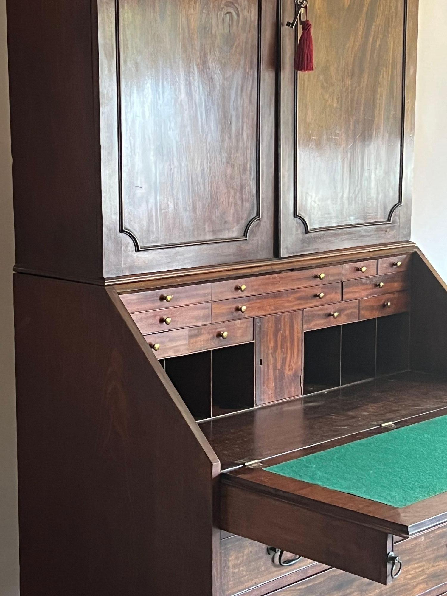 George III. Mahagoni-Büro Bücherschrank im Zustand „Gut“ im Angebot in Grange-Over-Sands, GB
