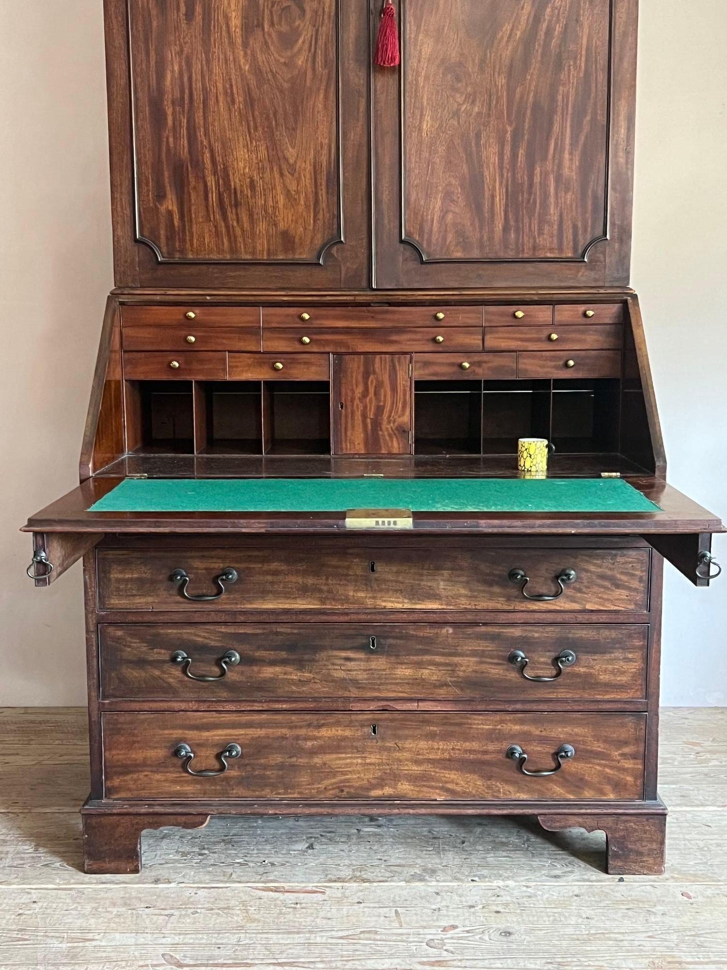 George III. Mahagoni-Büro Bücherschrank im Angebot 2