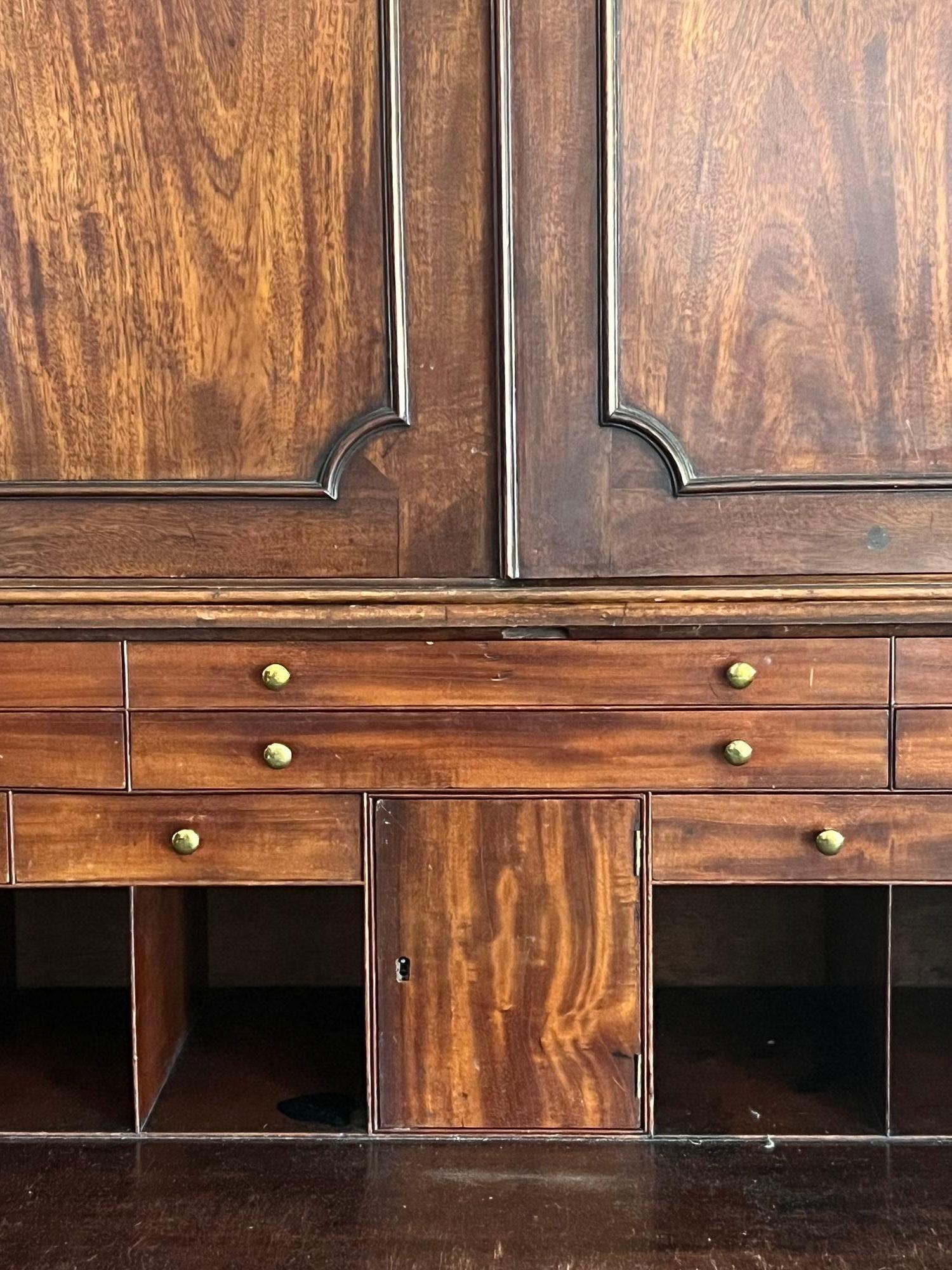 George III. Mahagoni-Büro Bücherschrank im Angebot 3