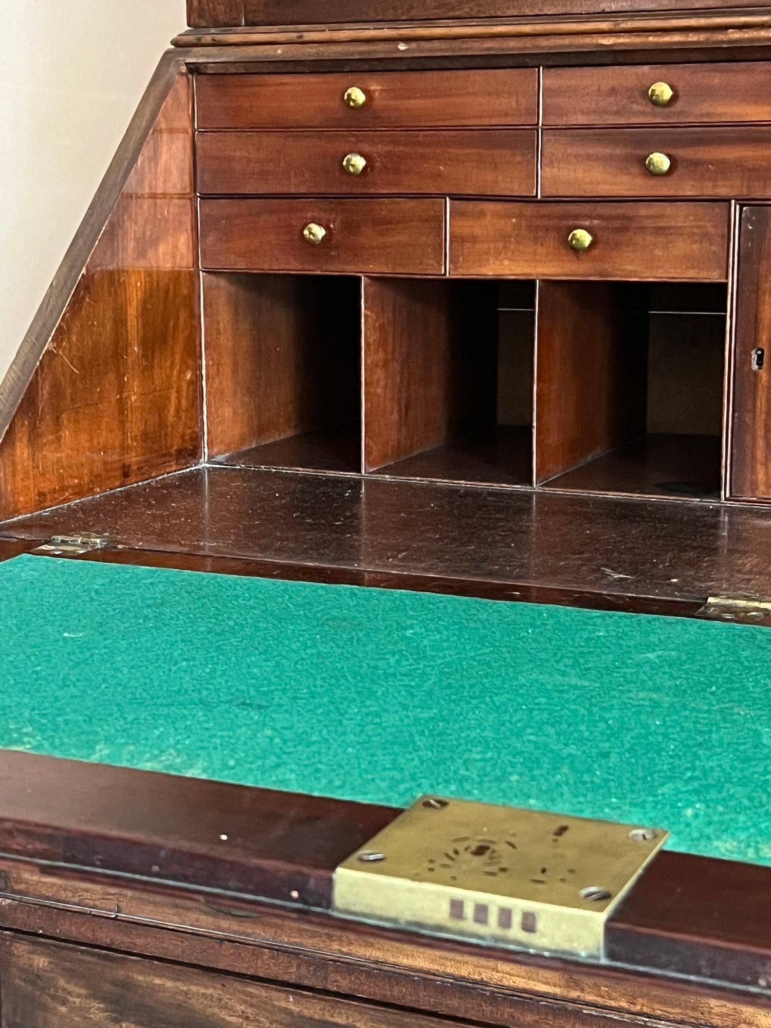 George III. Mahagoni-Büro Bücherschrank im Angebot 4