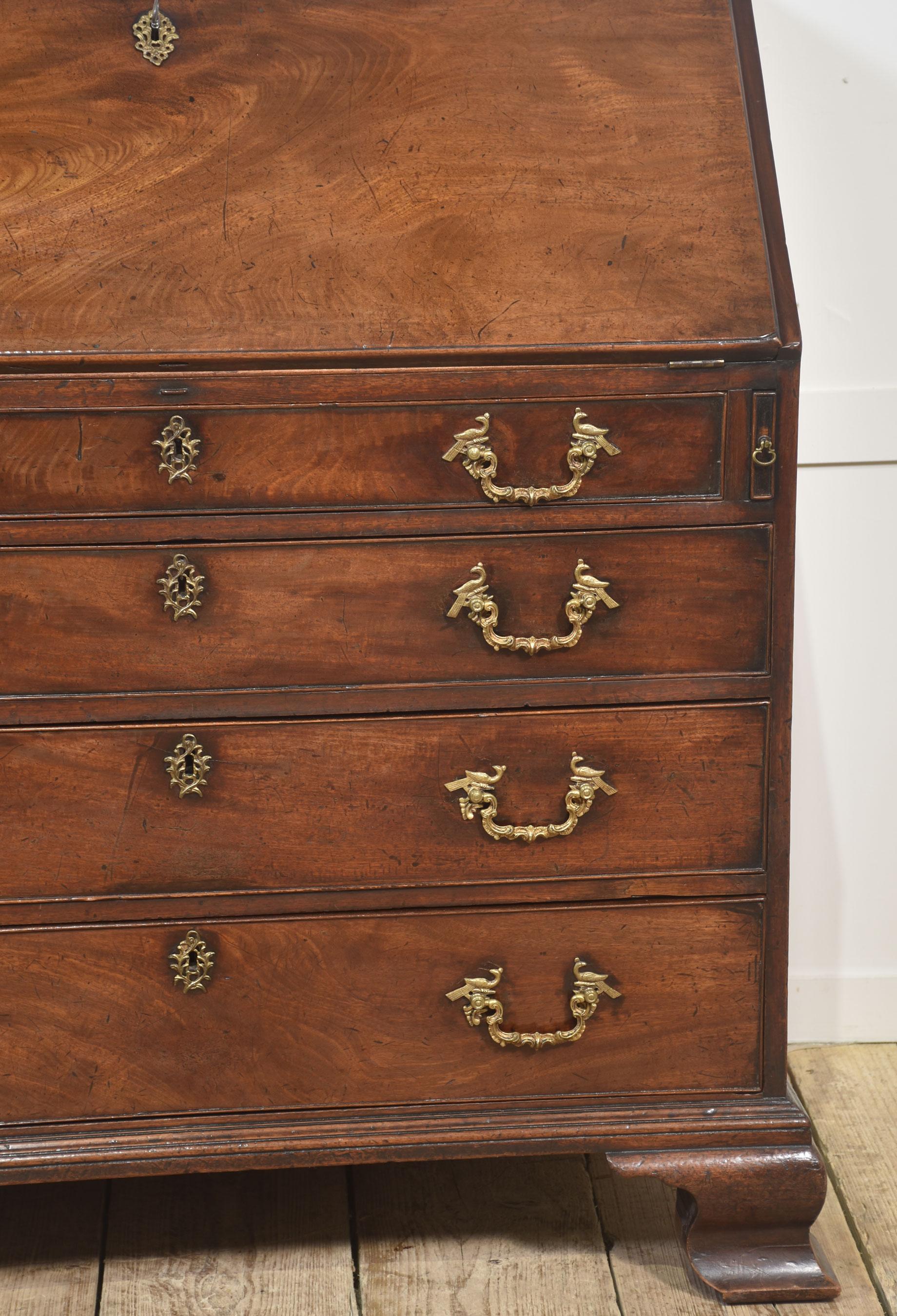 George III Mahogany Bureau In Good Condition For Sale In Cheshire, GB