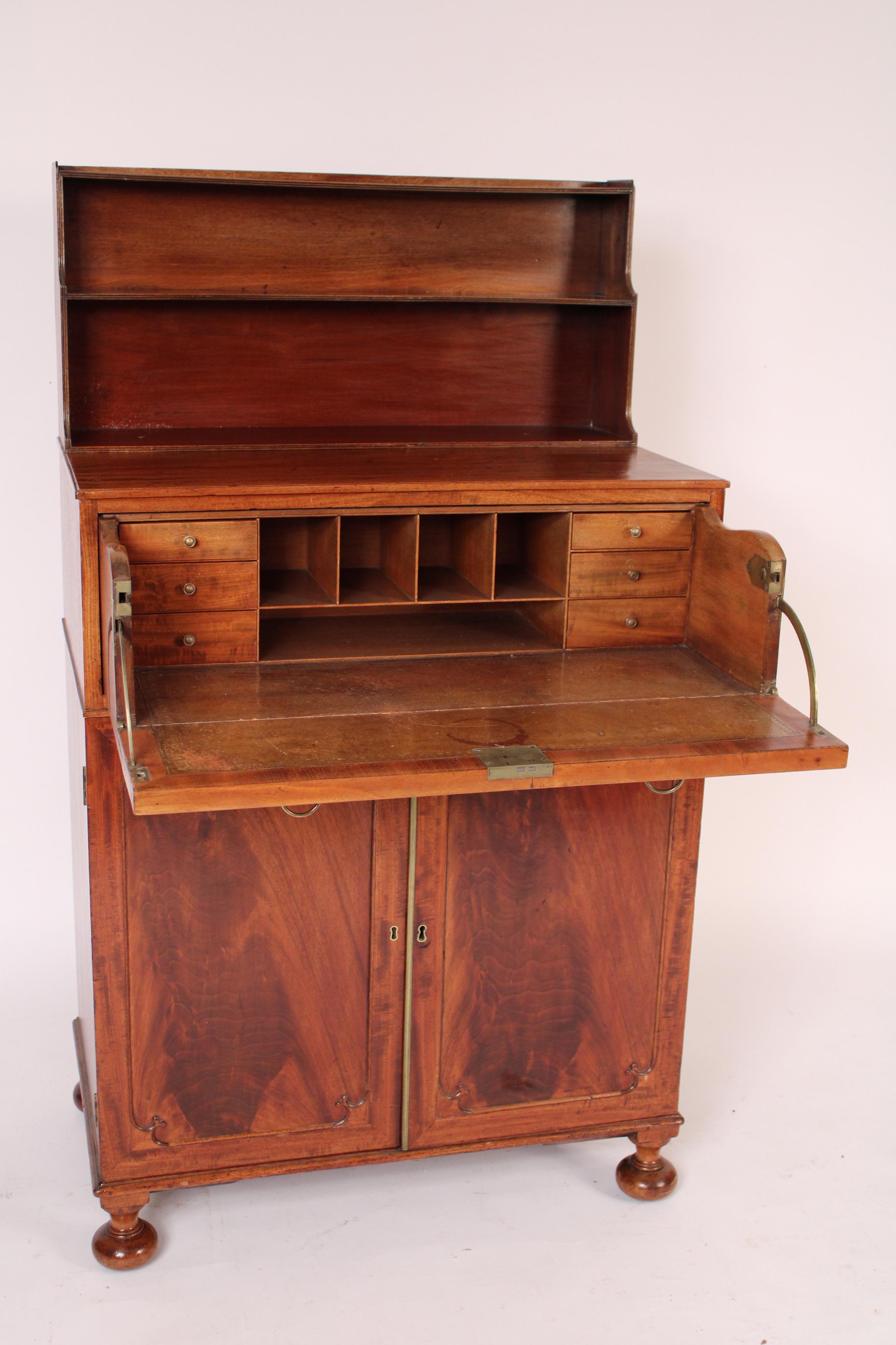 George III Mahogany Butlers Desk In Good Condition In Laguna Beach, CA