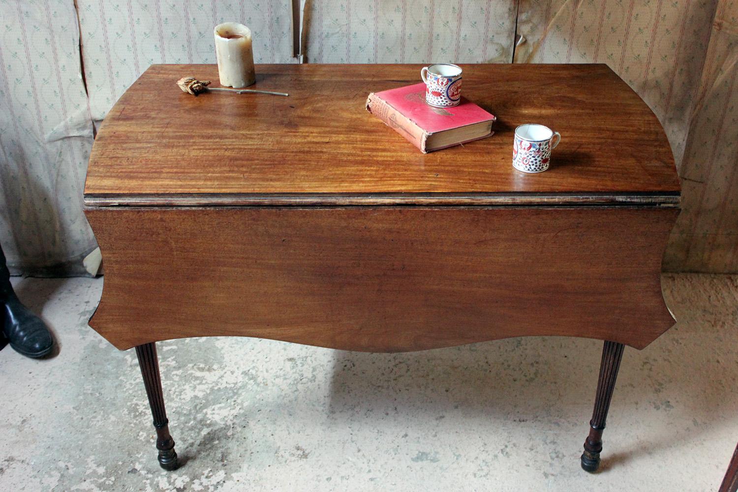 George III Mahogany Butterfly Pembroke Table, circa 1780-1790 For Sale 6