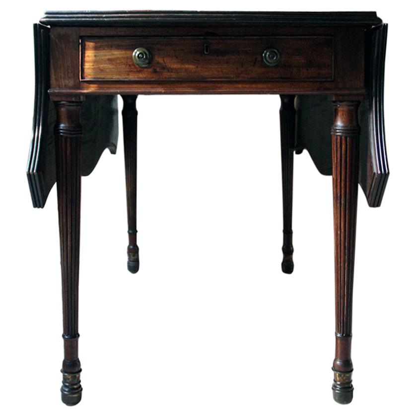 George III Mahogany Butterfly Pembroke Table, circa 1780-1790 For Sale