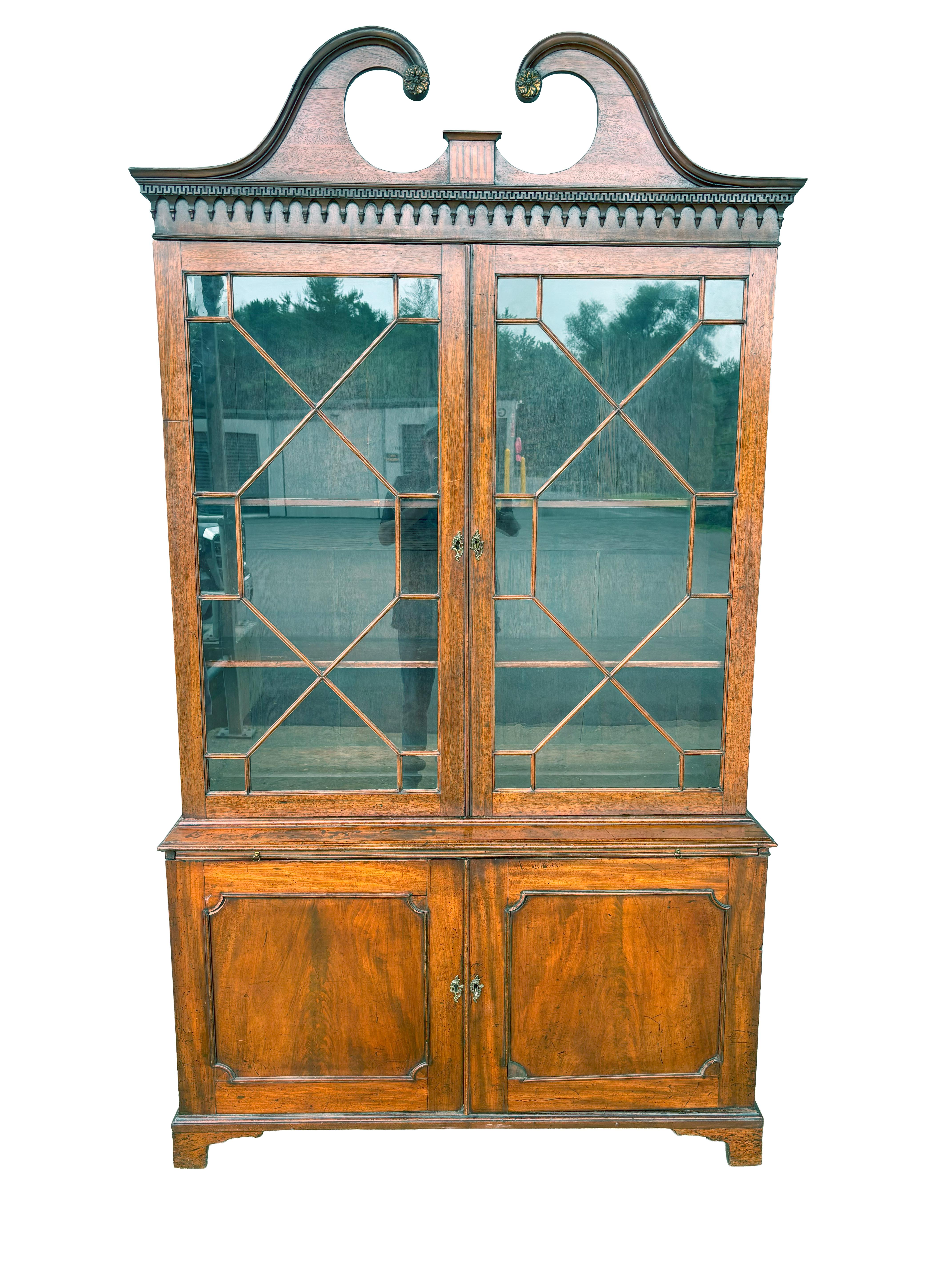 George III Mahogany Cabinet In Good Condition For Sale In Essex, MA