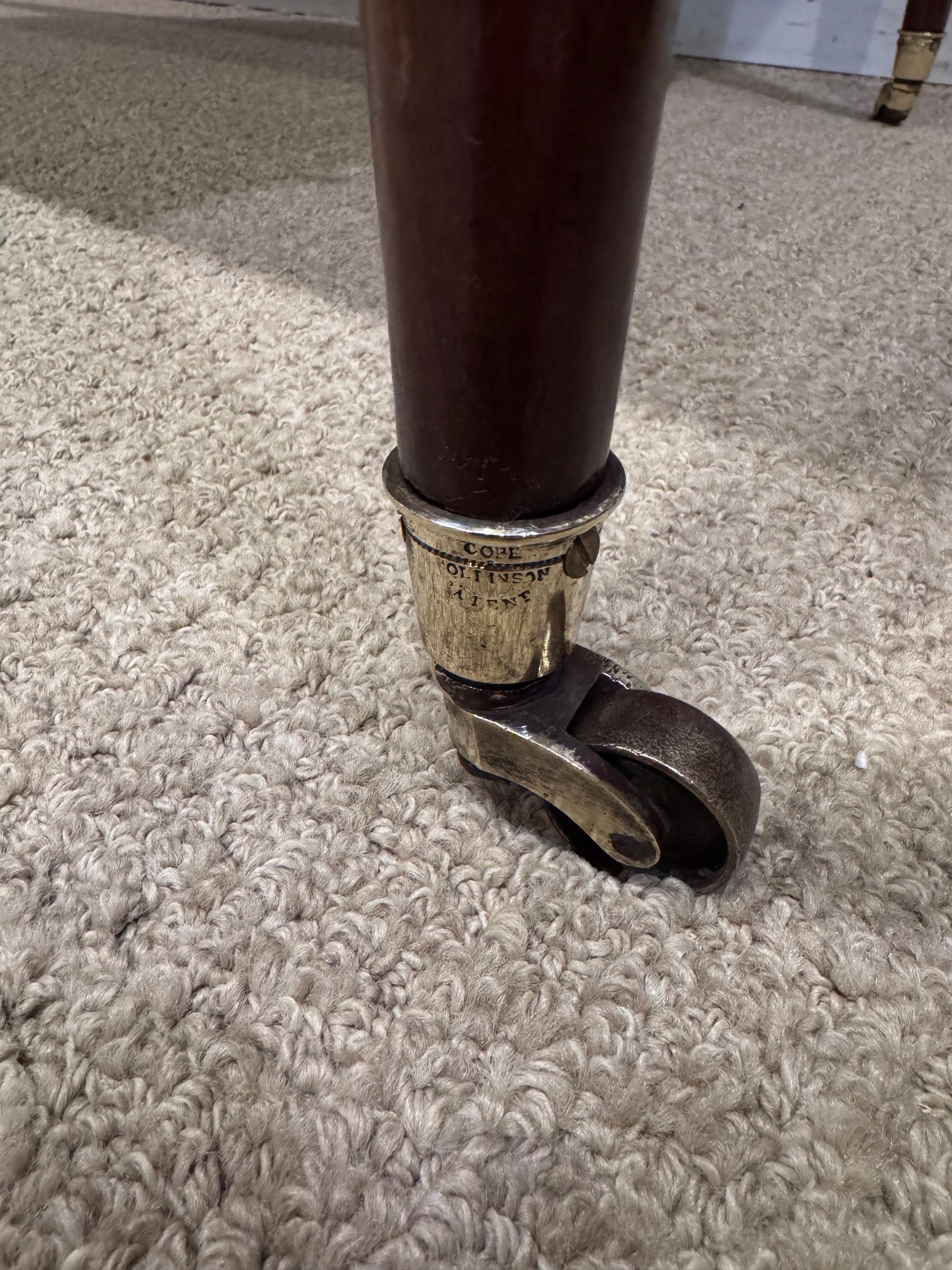 George III Mahogany Carlton House Desk, attributed to Gillow of Lancaster.C.1790 im Angebot 4