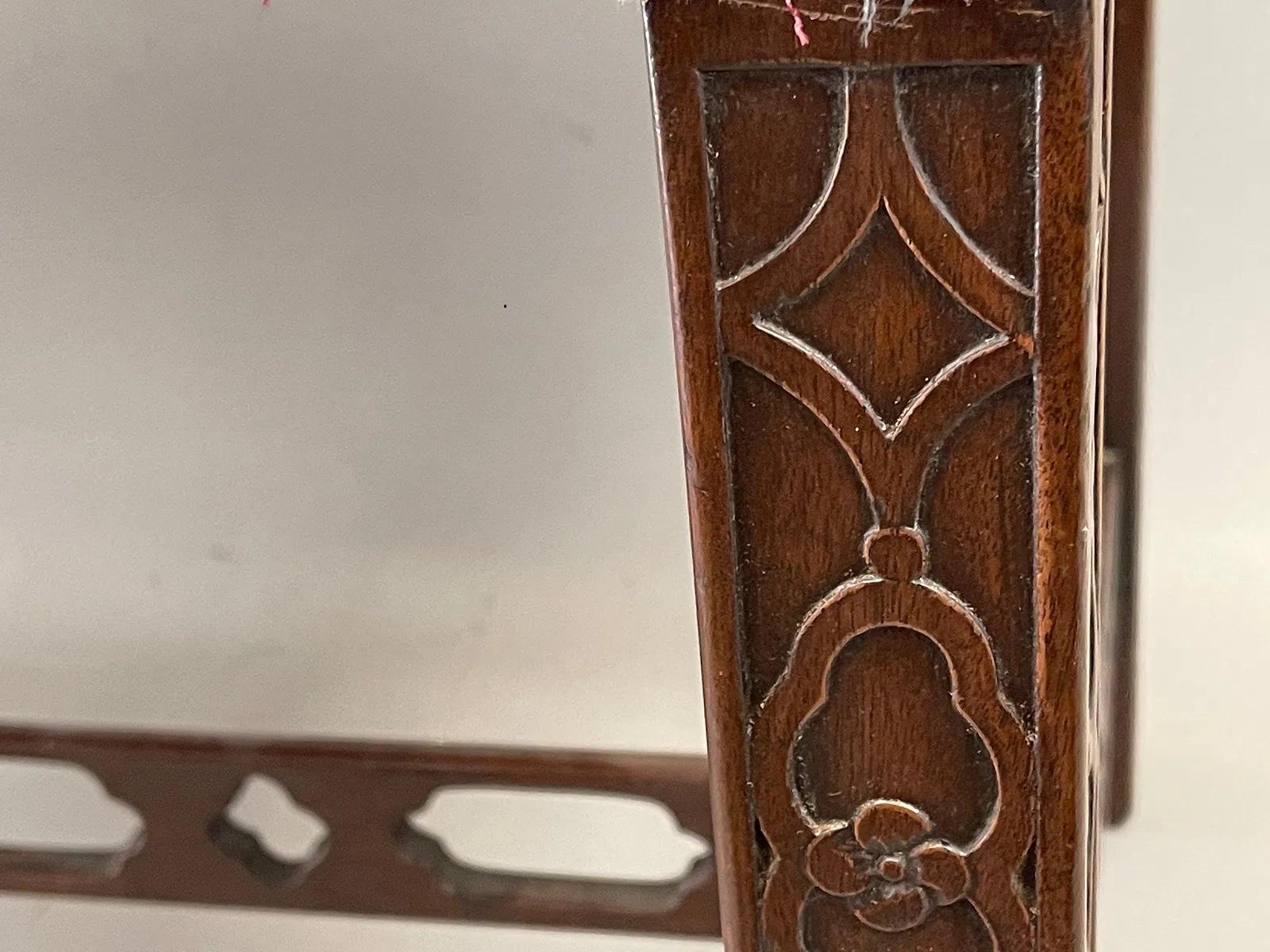 Jorge III  Taburete Chippendale tallado en caoba Caoba en venta