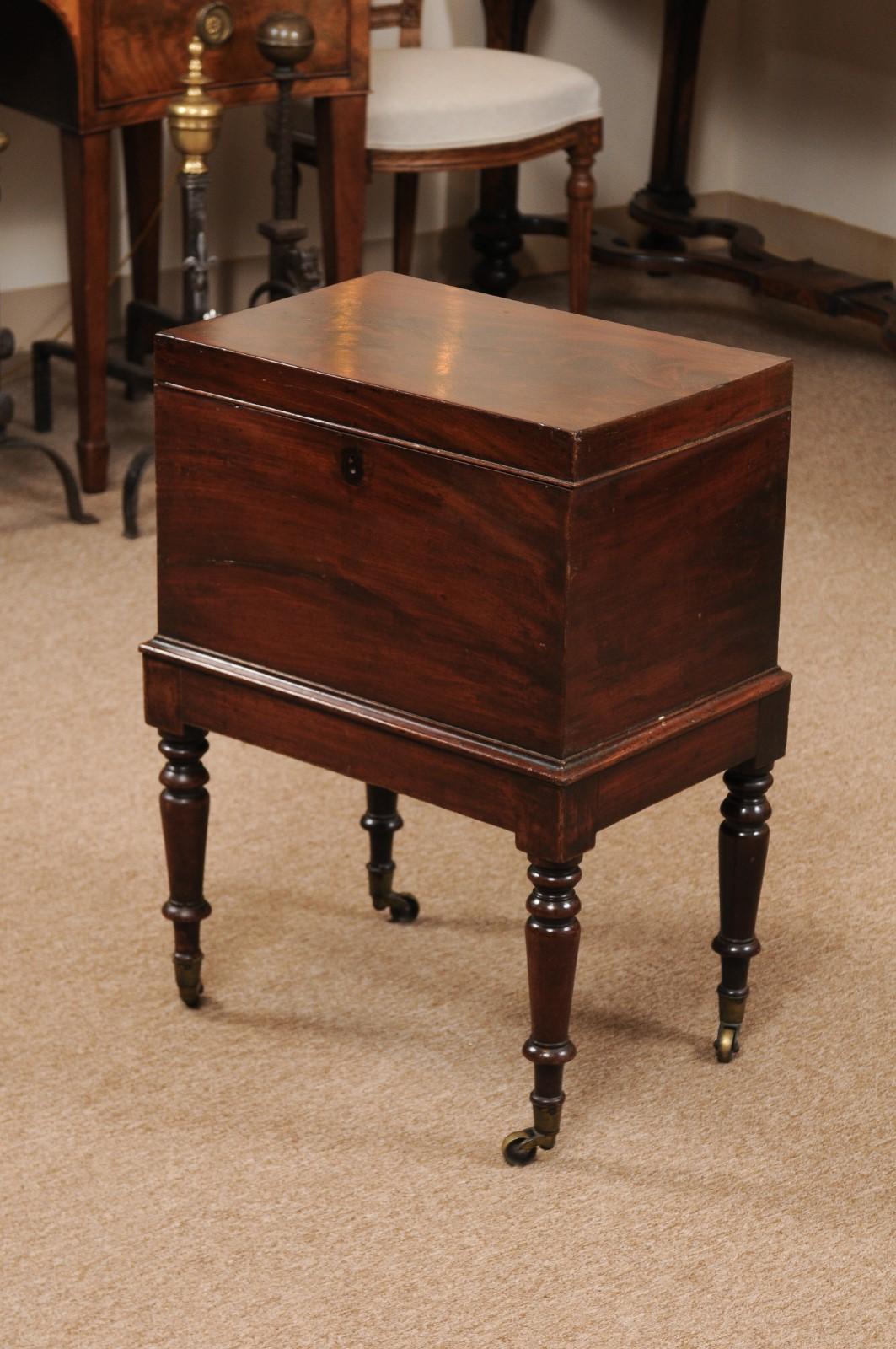 George III Mahogany Cellarette on Stand, England Early 19th Century 10