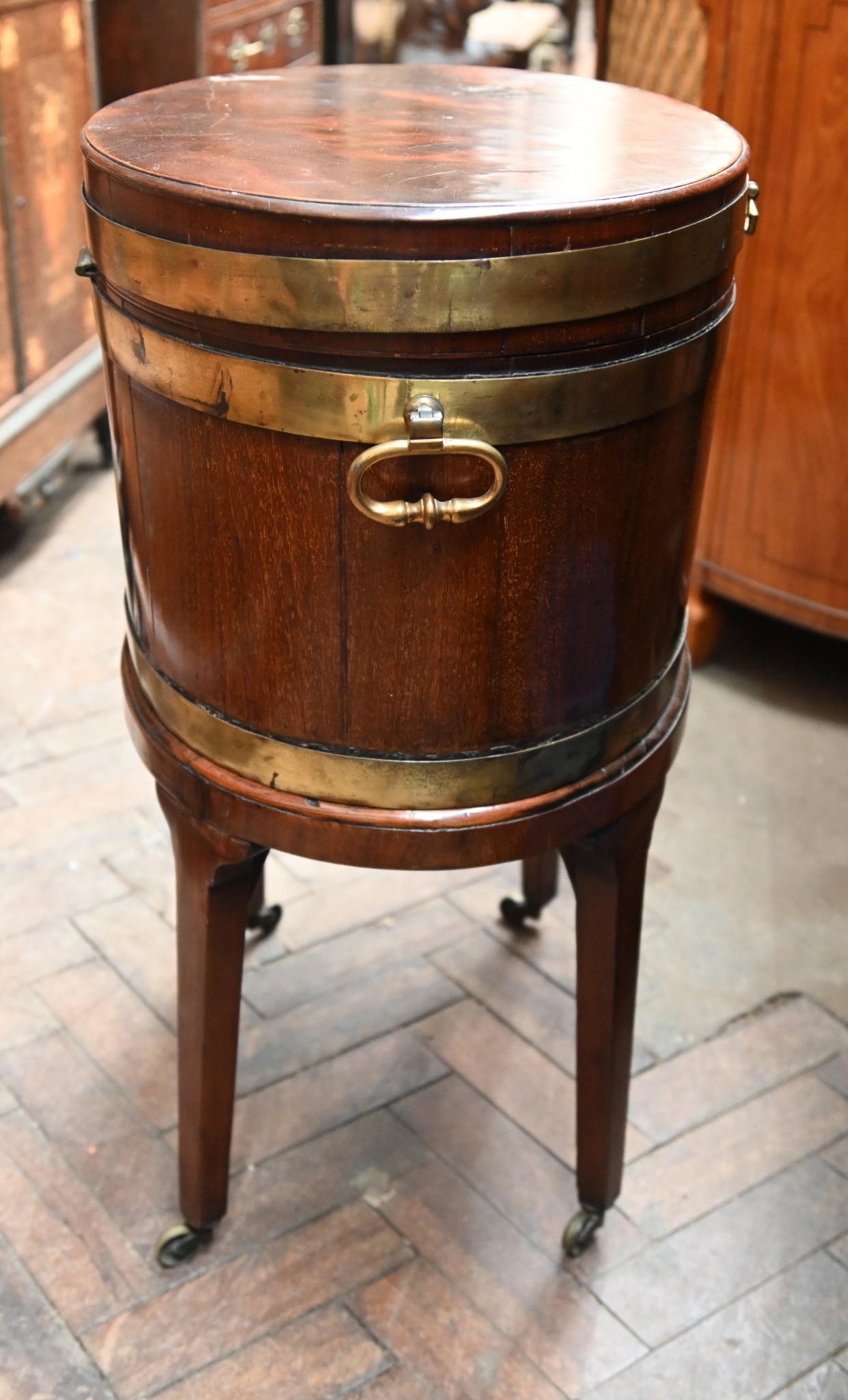George III Mahogany Cellerette Wine Chest Champagne Bucket 1770 For Sale 3