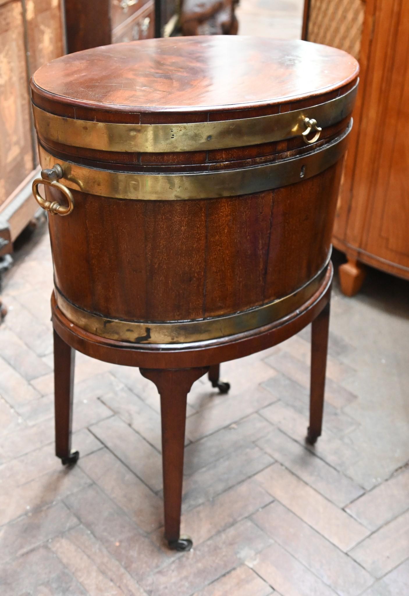George III Mahogany Cellerette Wine Chest Champagne Bucket 1770 For Sale 5