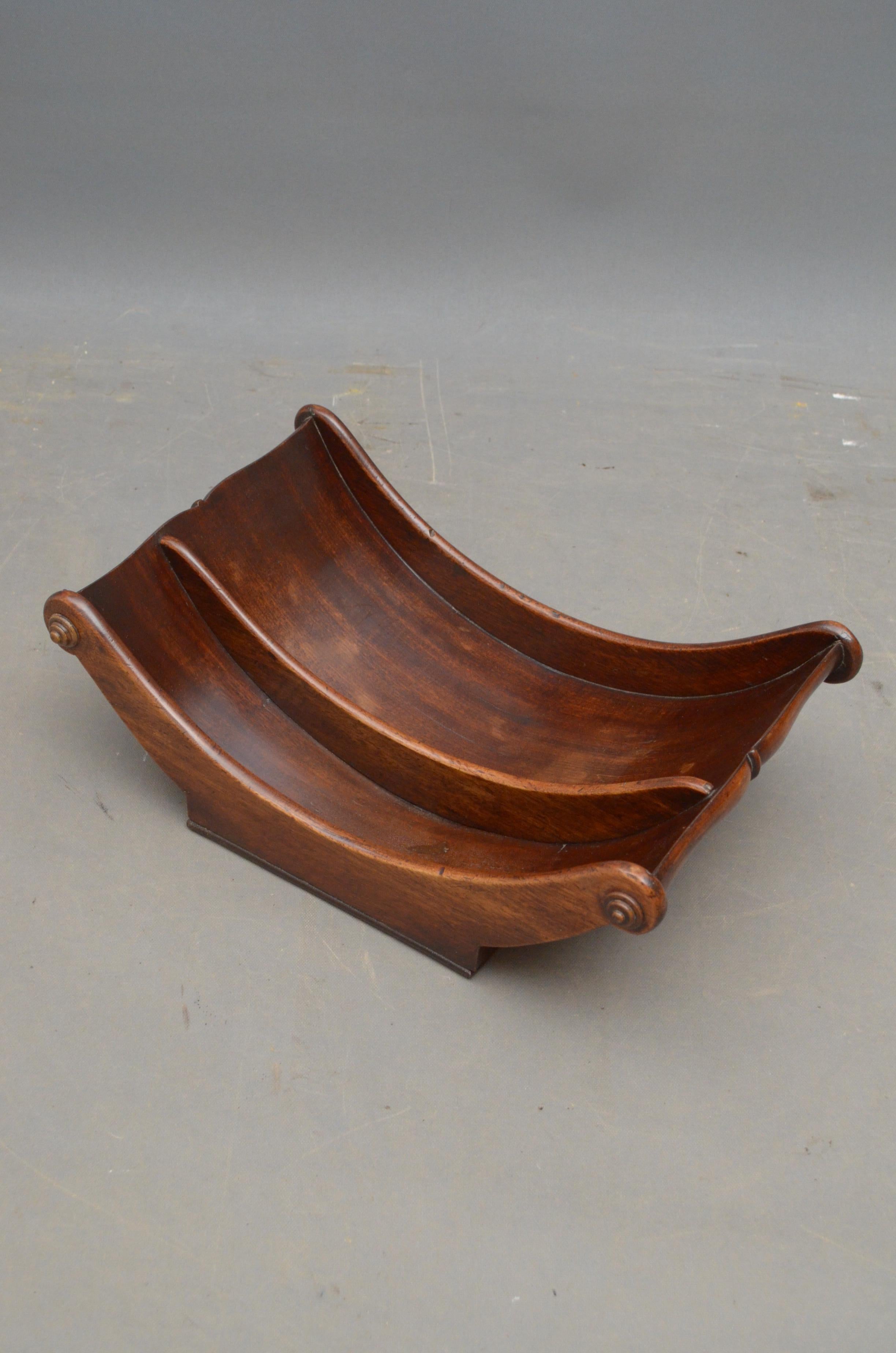K0464 A fine quality George III, boat shaped mahogany cheese coaster with carved pateraes to sides and 2 compartments, all retains original finish and excellent original patina. All in wonderful condition throughout - ready to place at home, circa