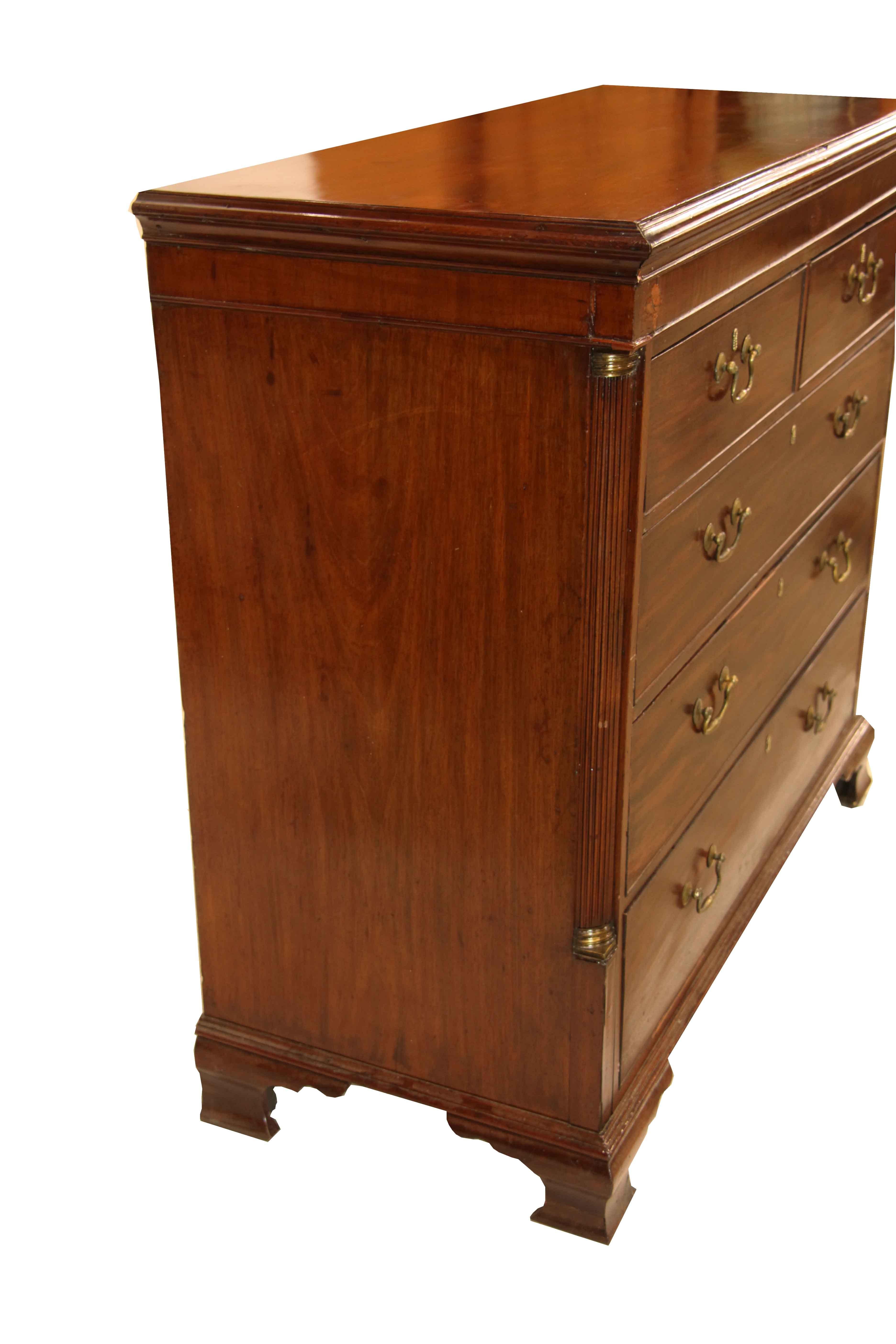 George III mahogany chest of drawers, this chest has a nicely figured top surrounded by a two piece molding above a vertical veneered frieze, on each end (on the front) and in the middle are oval inlaid satinwood medallions. The two over three