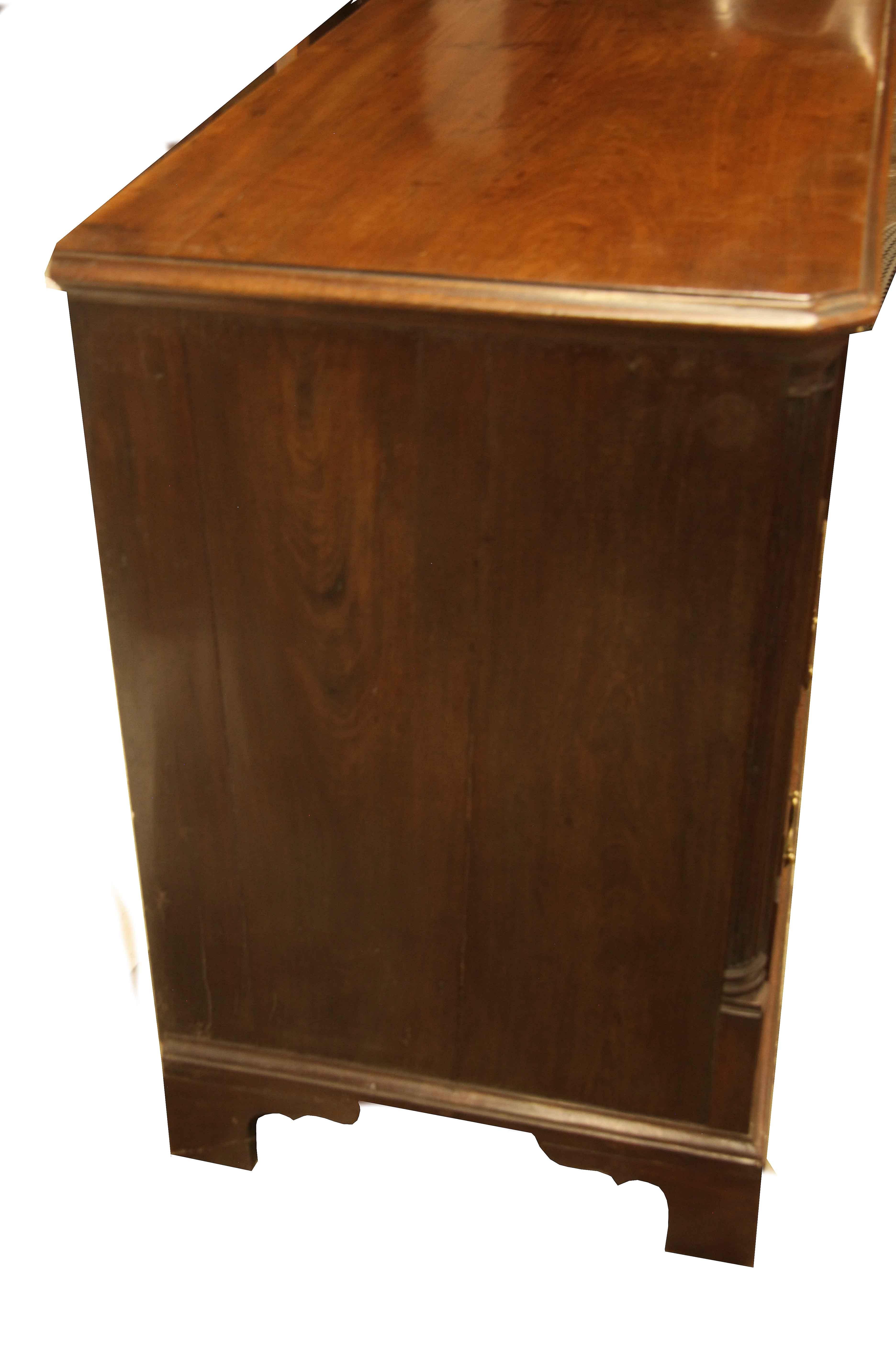 George III Mahogany Chest, the top has a beautiful faded color and patina with canted front corners above a convex reeded quarter column. The two over four graduated drawers retain their original swan neck brass pulls, with pine secondary wood. This