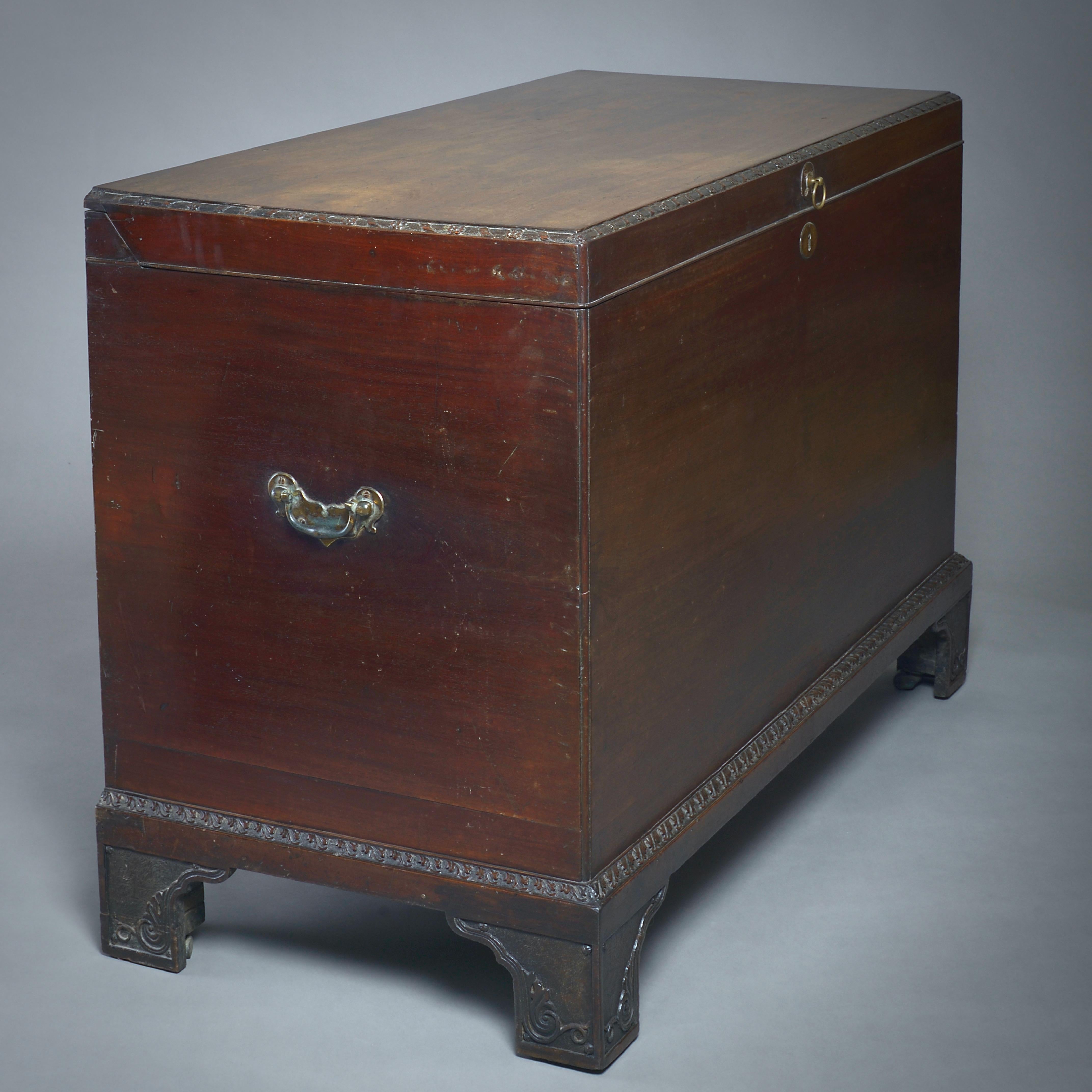 George III Mahogany Chest In Good Condition For Sale In London, GB