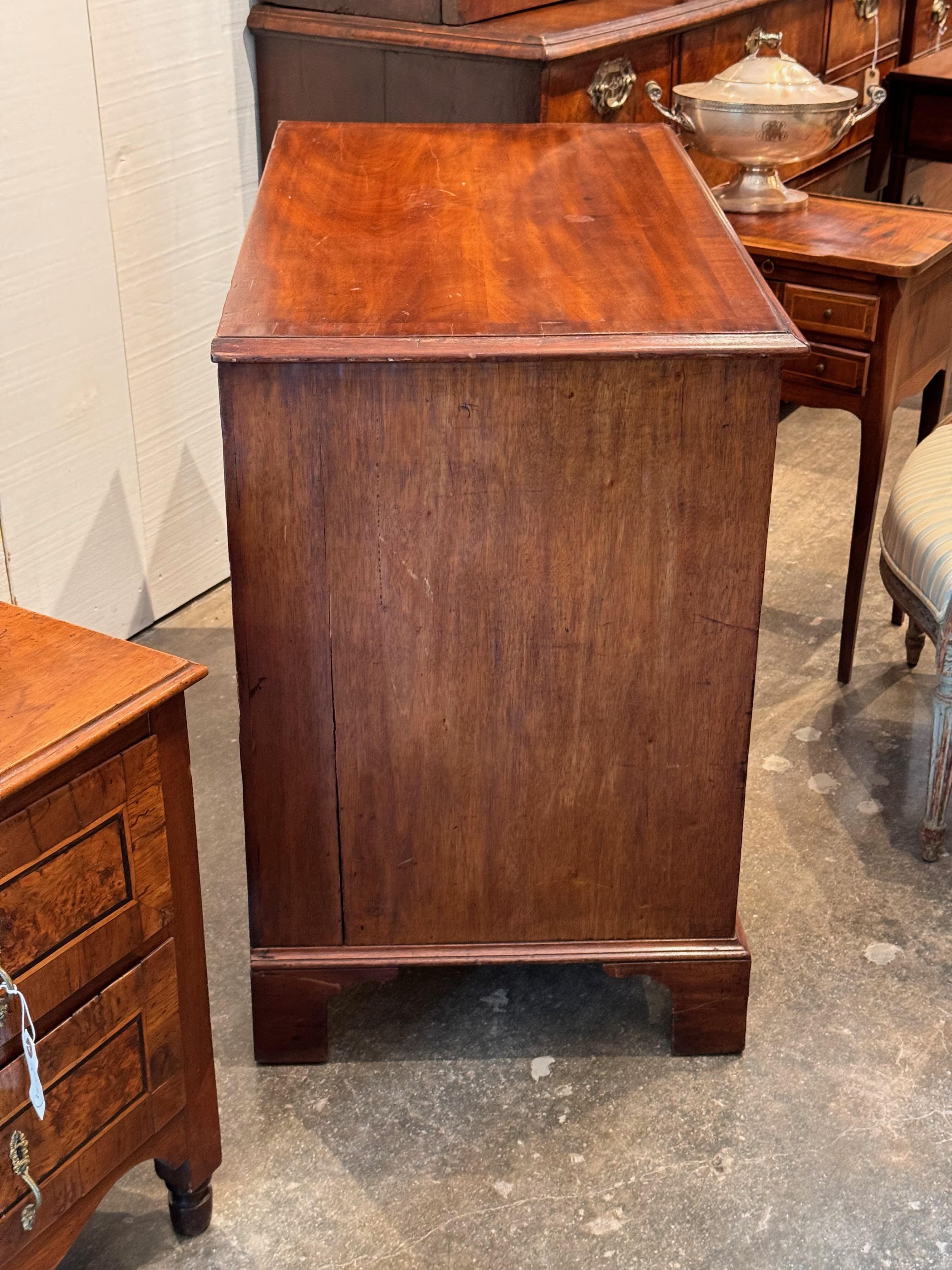 Arcón de caoba Jorge III en venta 1