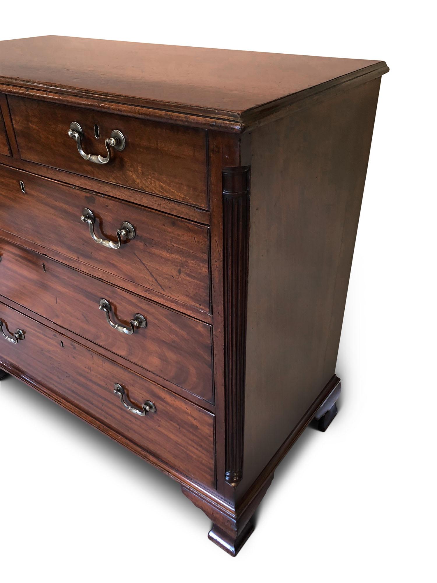 English George III Mahogany Chest of Drawers, circa 1780 For Sale