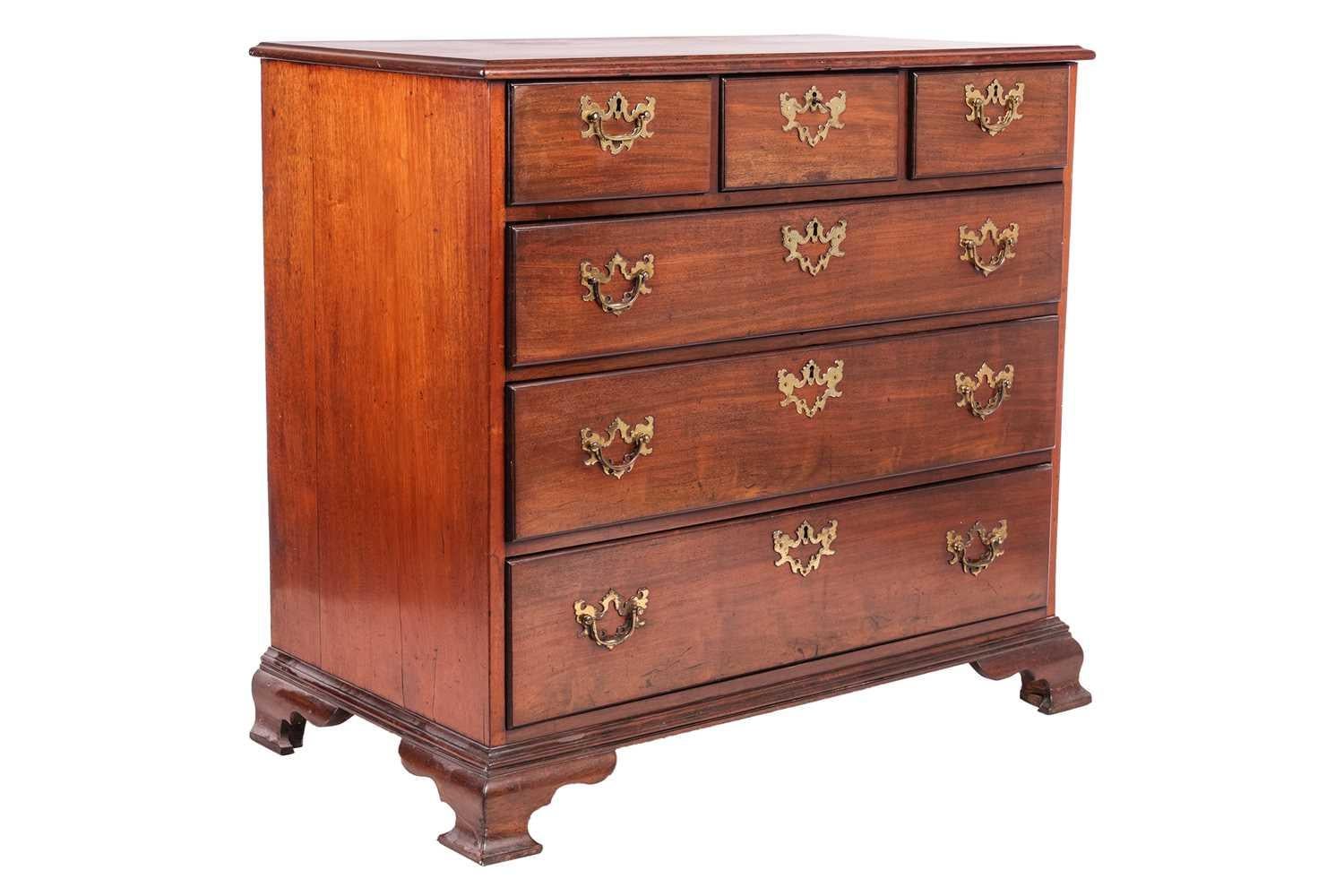 Européen Commode George III en acajou, type Dumfries House, vers 1770 en vente