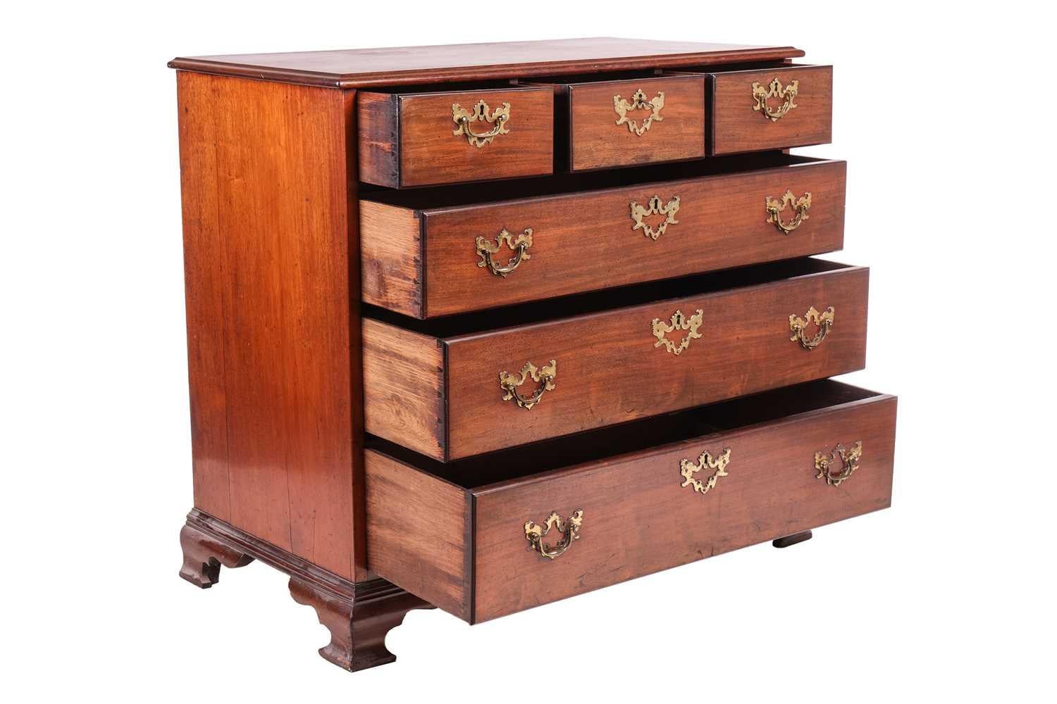 Acajou Commode George III en acajou, type Dumfries House, vers 1770 en vente