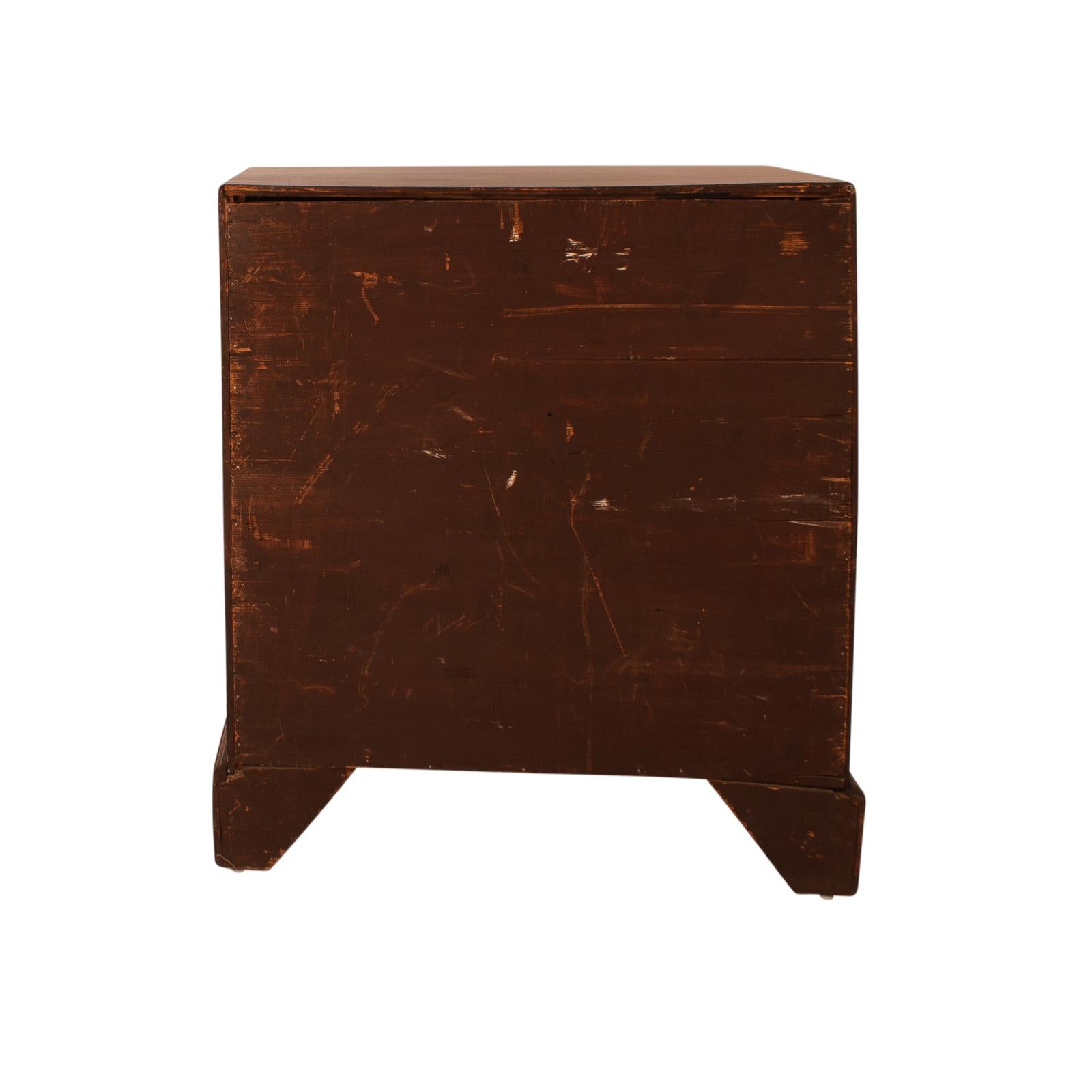 George III Mahogany Chest of Drawers, England, circa 1780 In Good Condition In San Francisco, CA