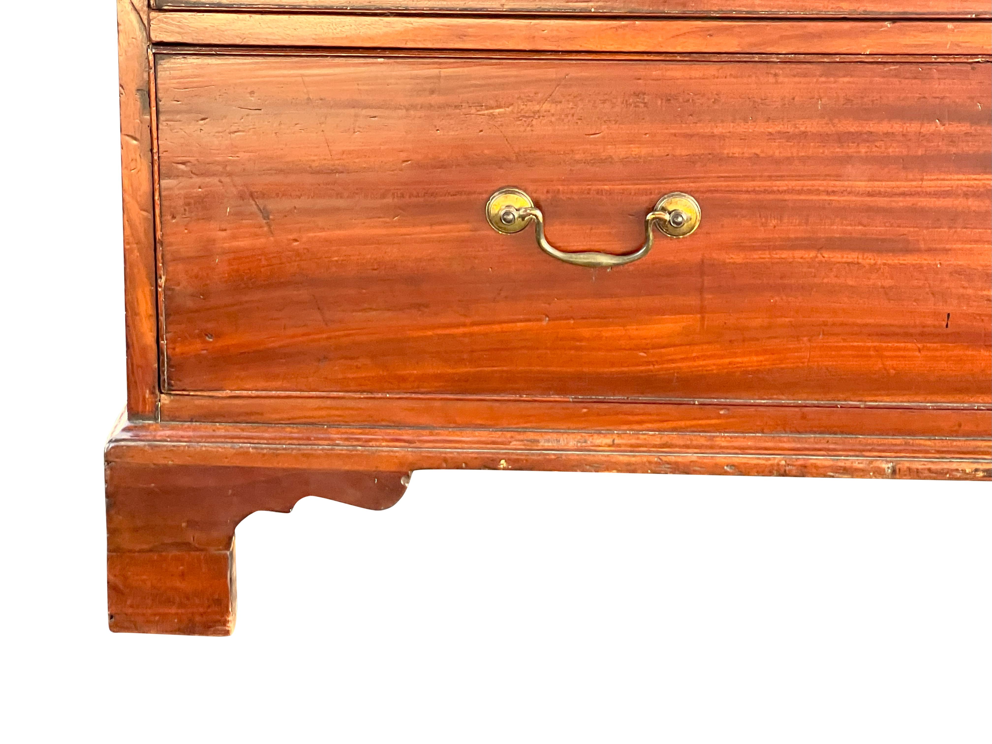 George III Mahogany Chest Of Drawers For Sale 4