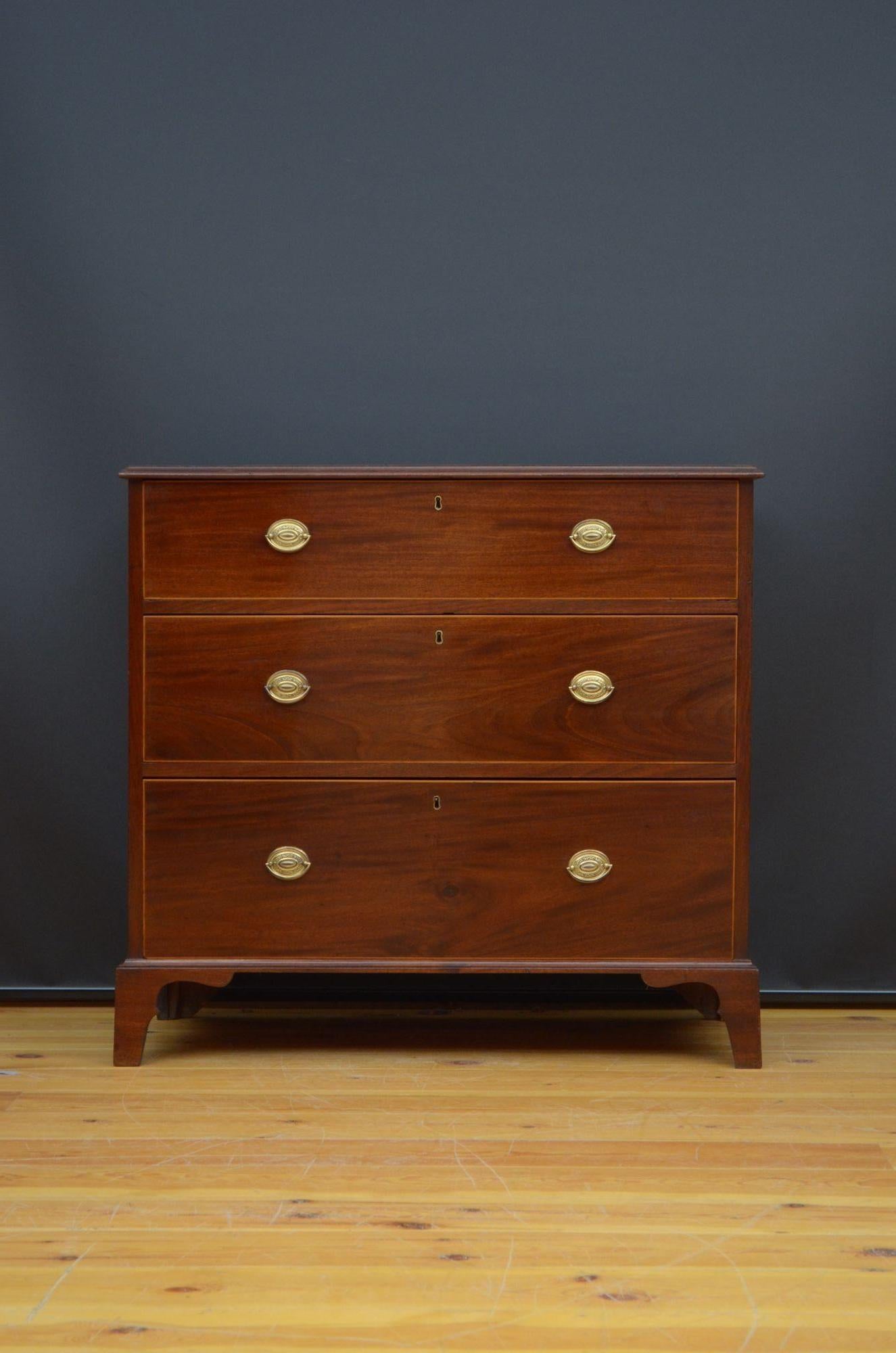 George III Mahogany Chest of Drawers For Sale 6