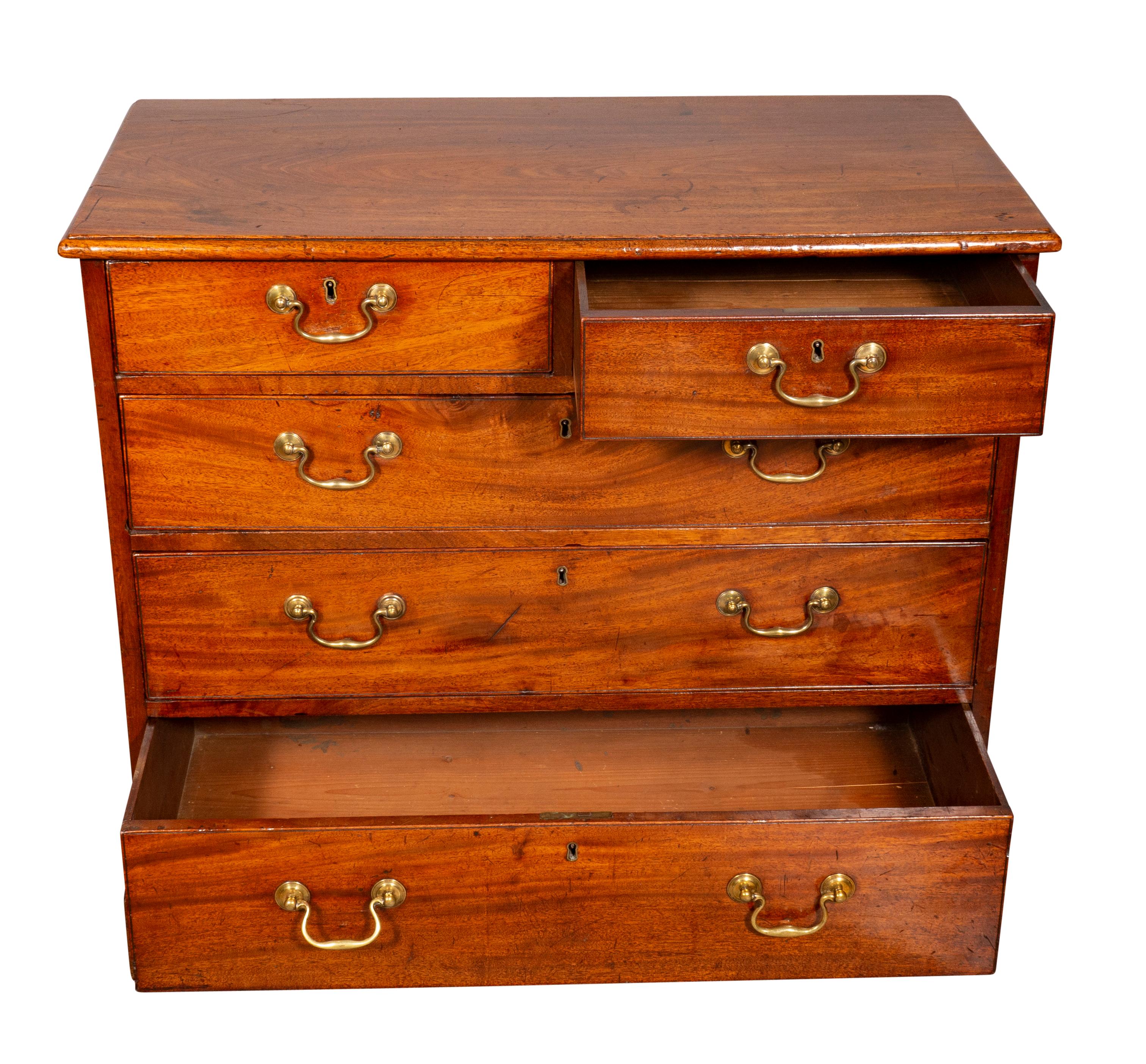 George III Mahogany Chest Of Drawers 7