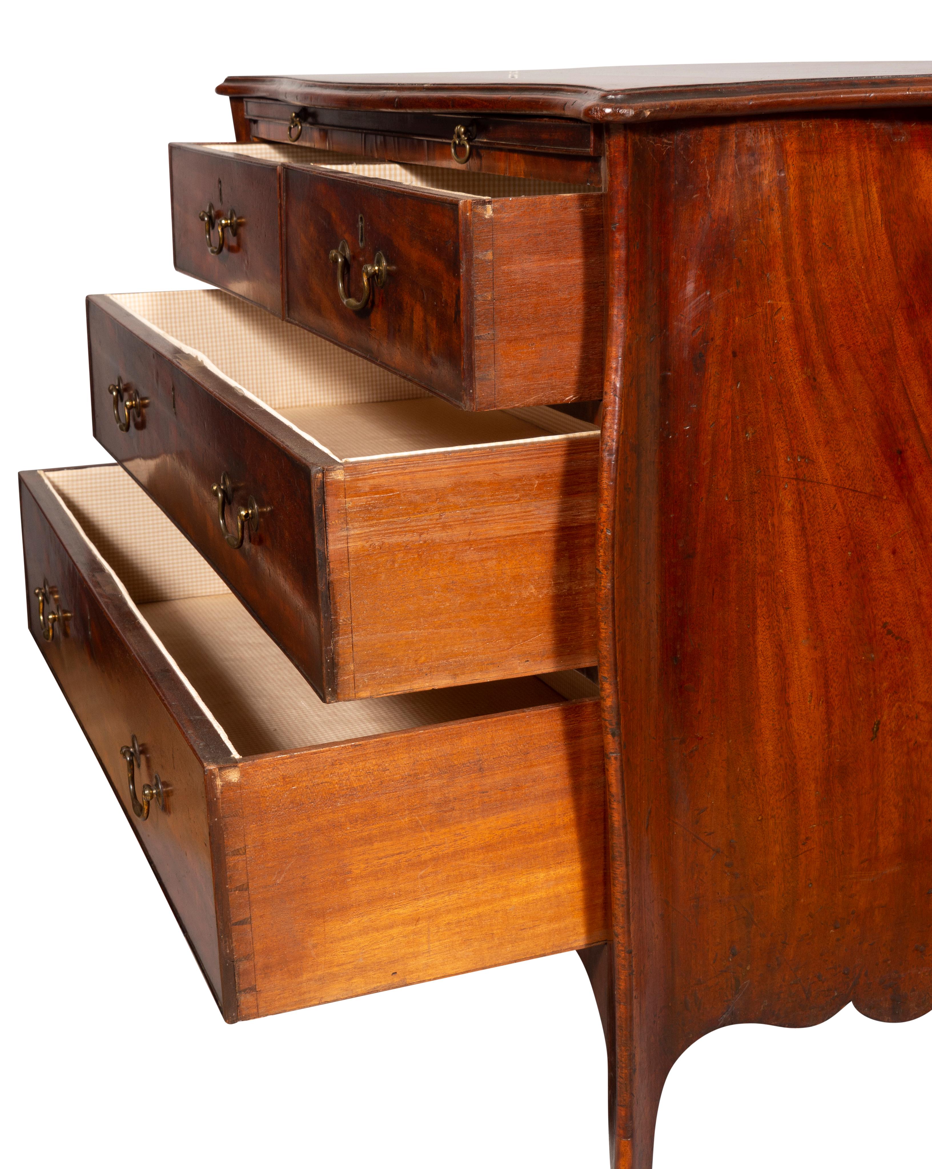 George III Mahogany Chest of Drawers For Sale 7