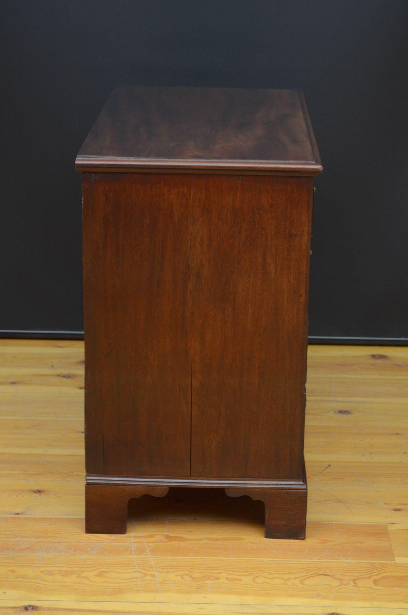 George III Mahogany Chest of Drawers For Sale 9