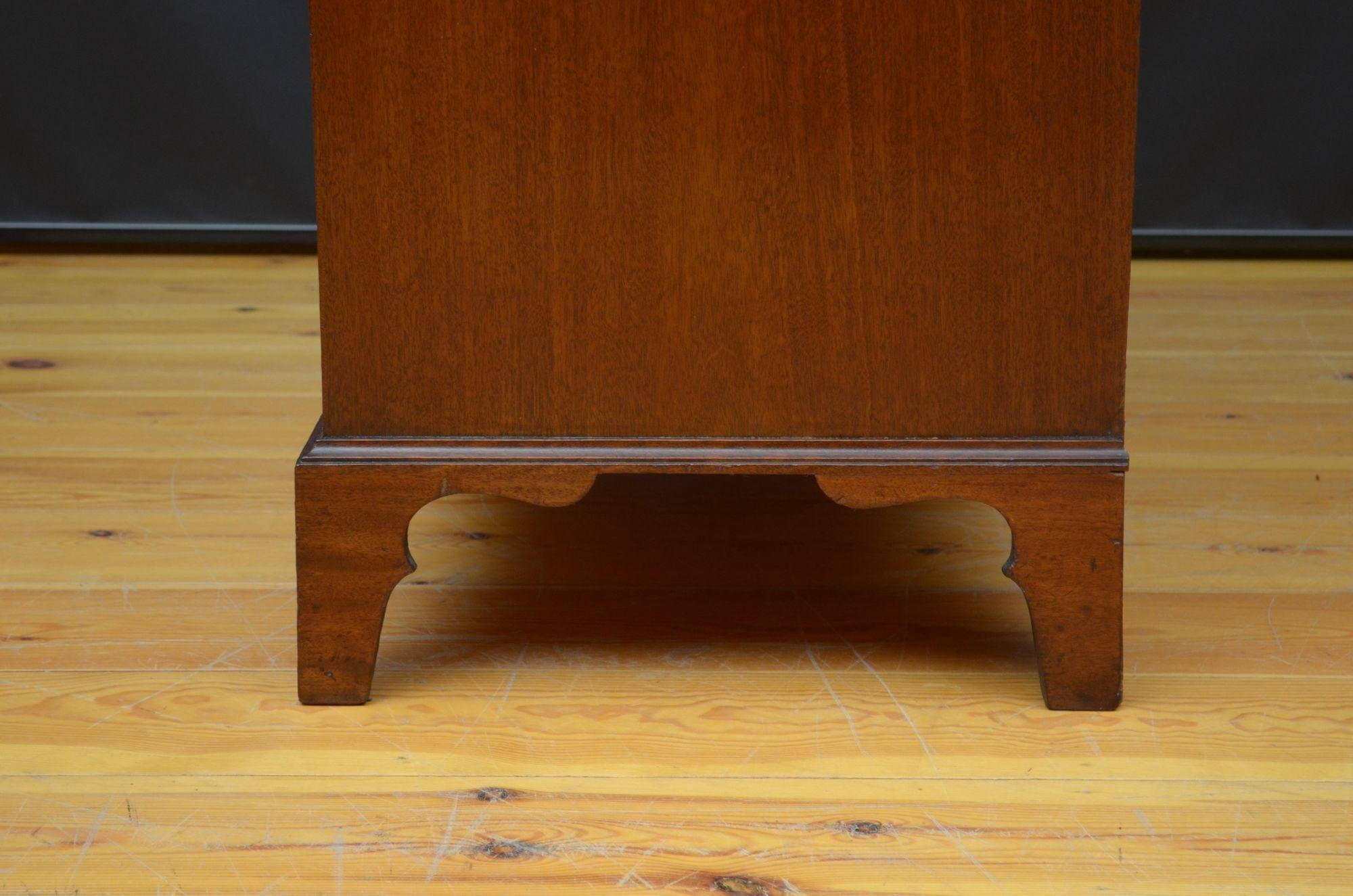 George III Mahogany Chest of Drawers For Sale 9