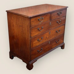 Antique Georgian Mahogany Chest of 5 Drawers with Brass Handles & Bracket Feet