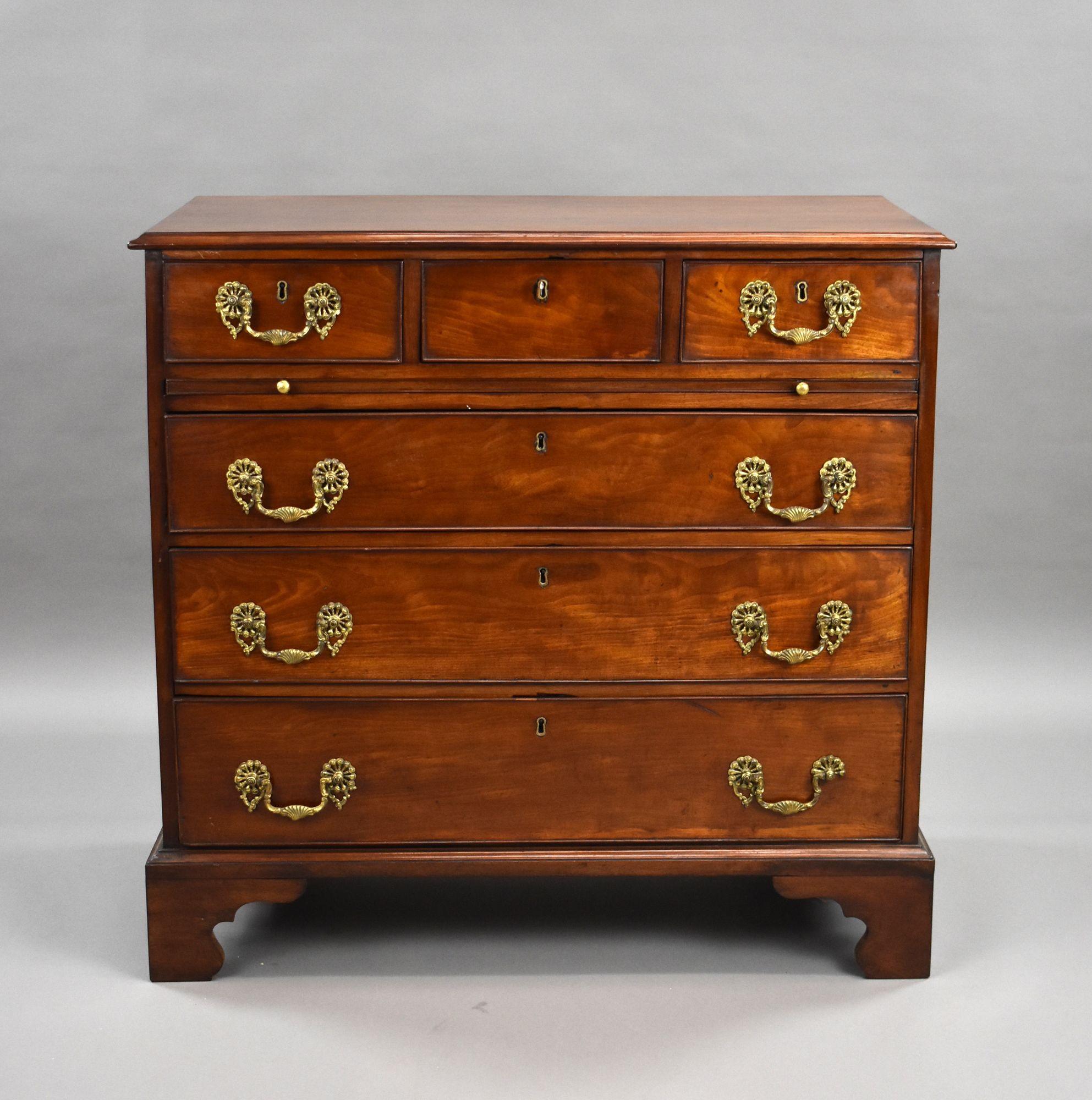 George III Mahogany Chest of Drawers with Brushing Slide
Item Code: S27-1050
An elegant George III mahogany chest of drawers of neat proportions, featuring two short drawers over three long graduated drawers. The brushing slide is fitted with a