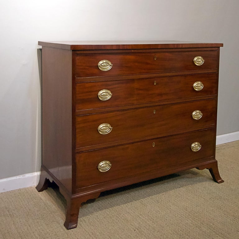 4 drawer mahogany chest of drawers.