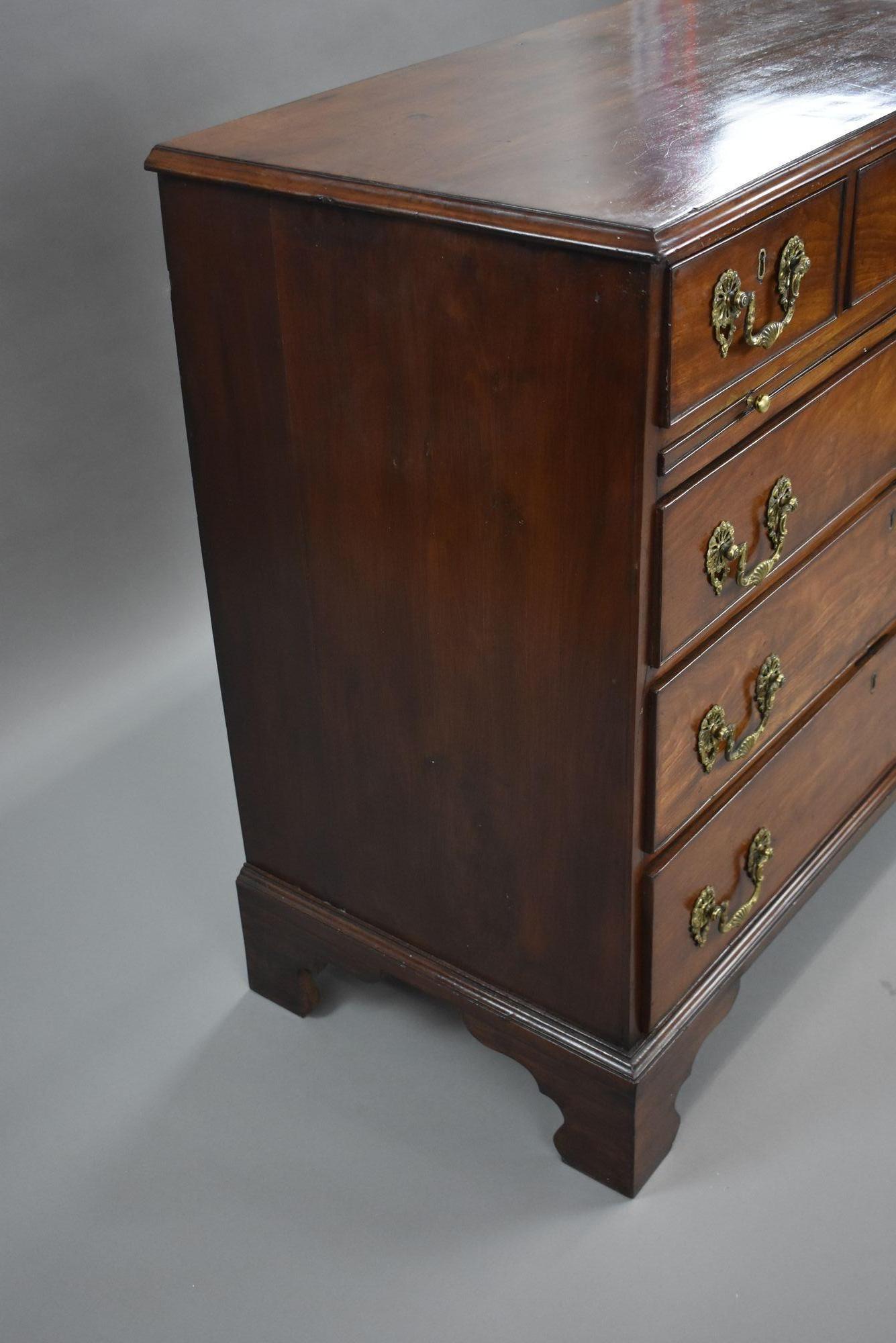 English George III Mahogany Chest of Drawers For Sale