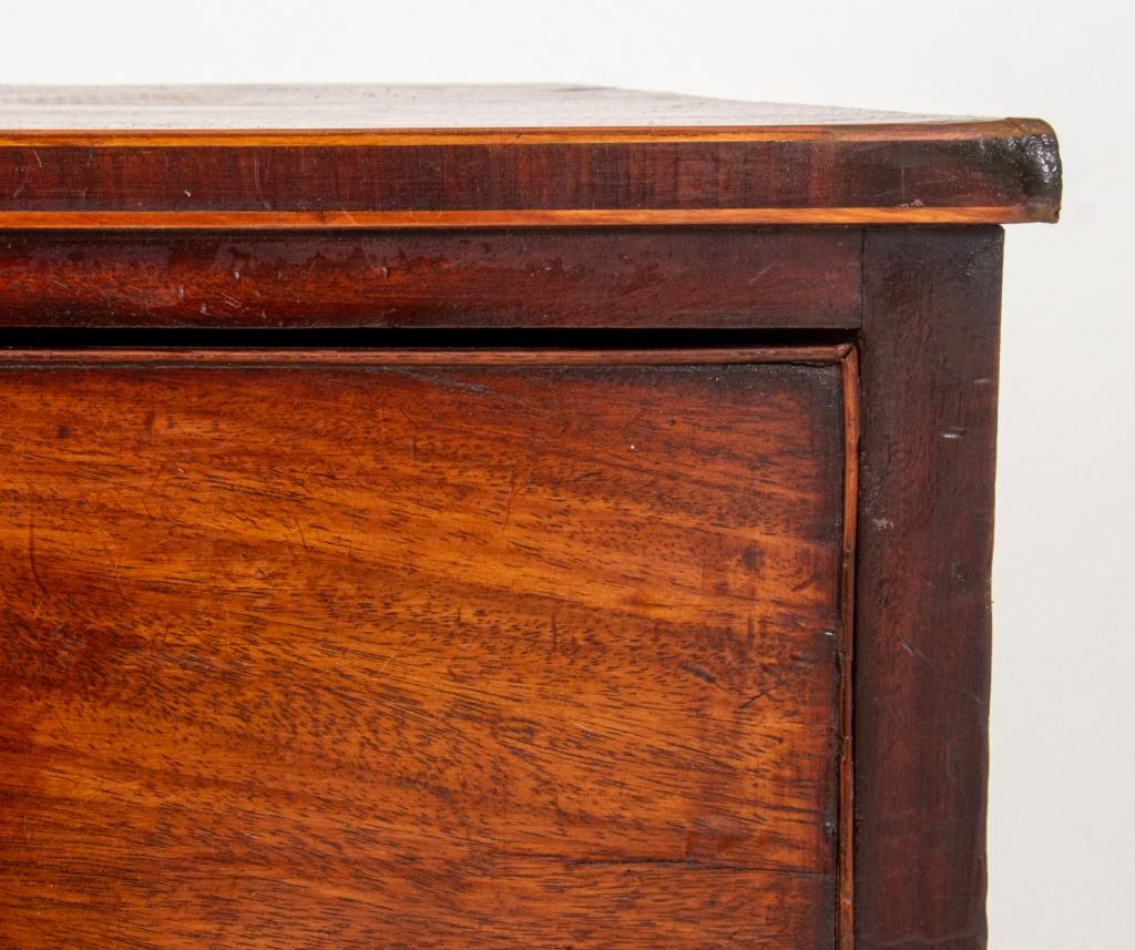 George III Mahogany Chest of Drawers In Good Condition In New York, NY
