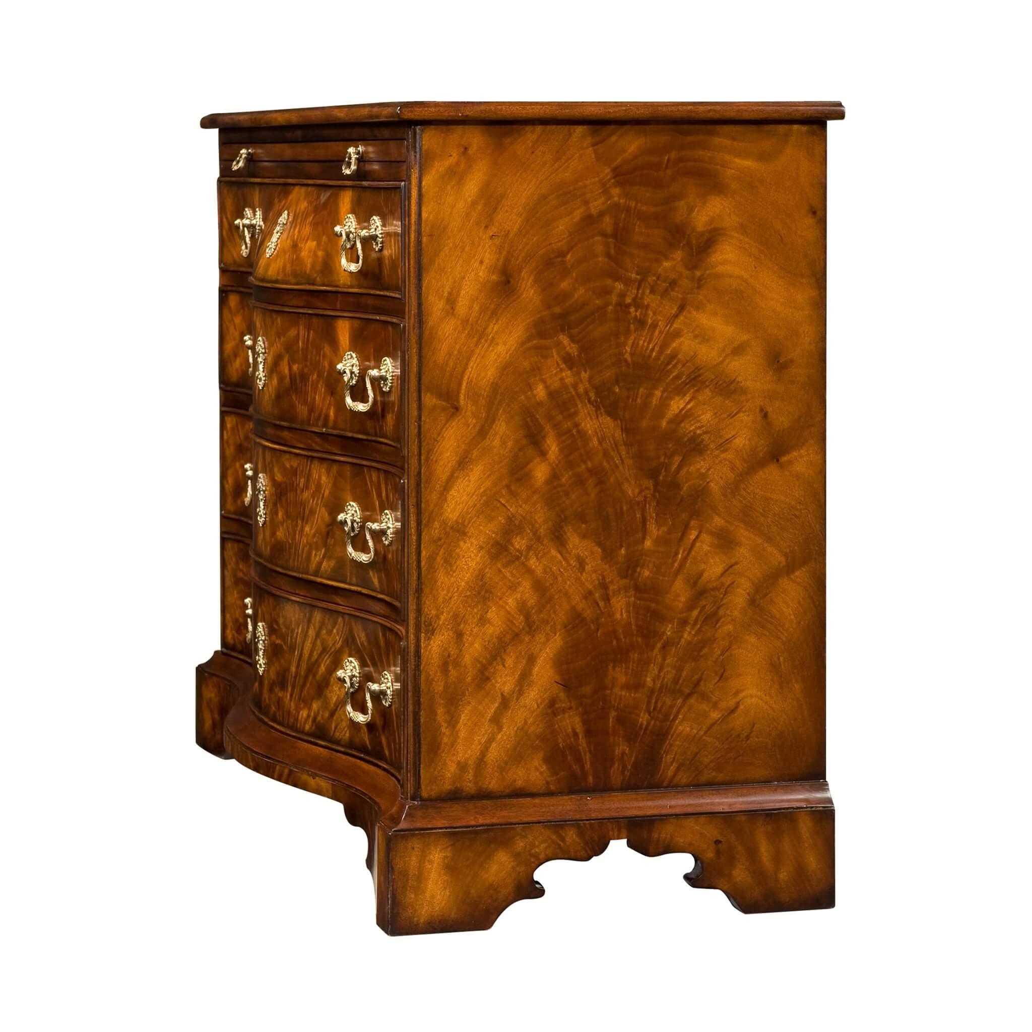 George III Mahogany Chest of Drawers In New Condition For Sale In Westwood, NJ