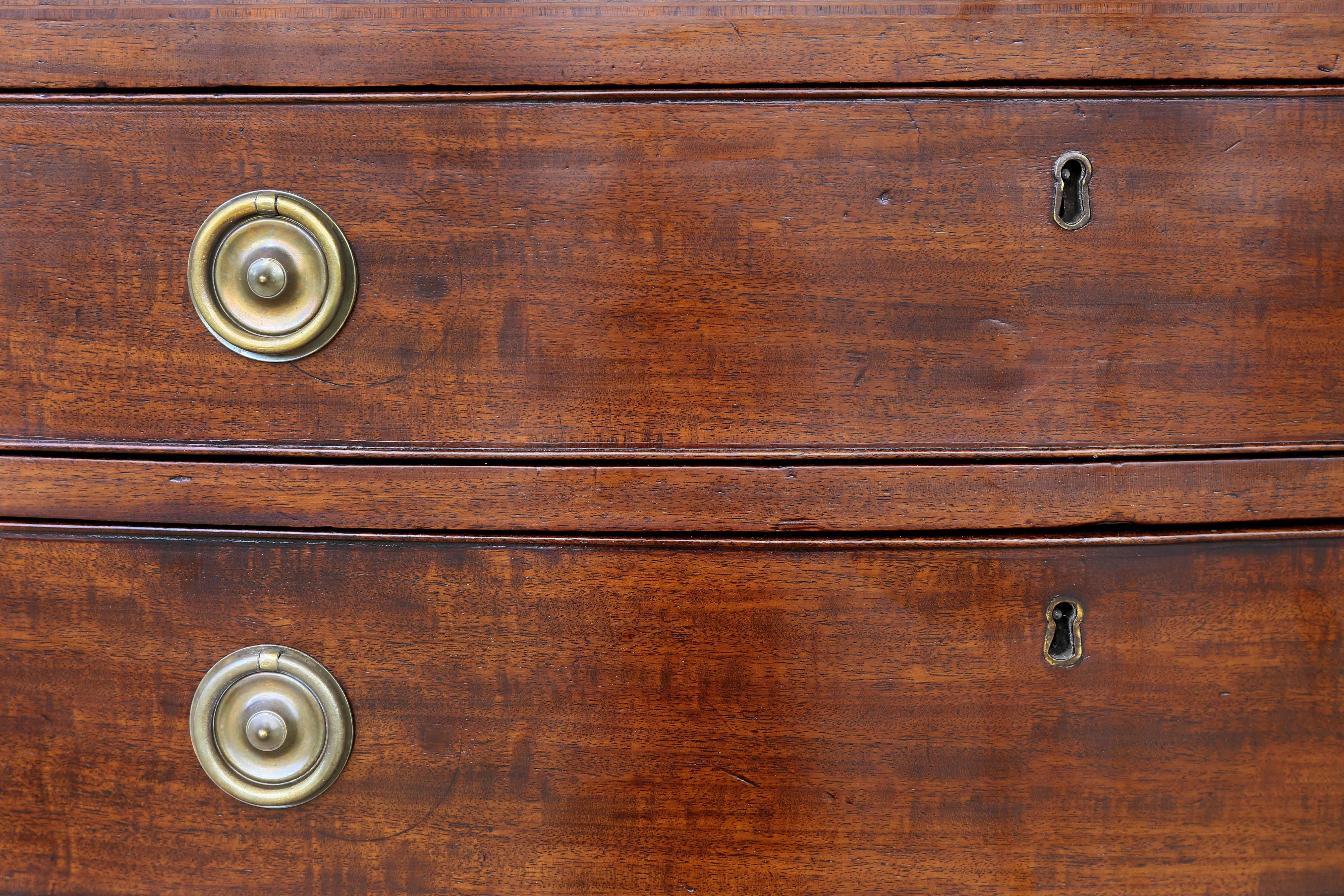 George III Mahogany Chest of Drawers (Englisch)