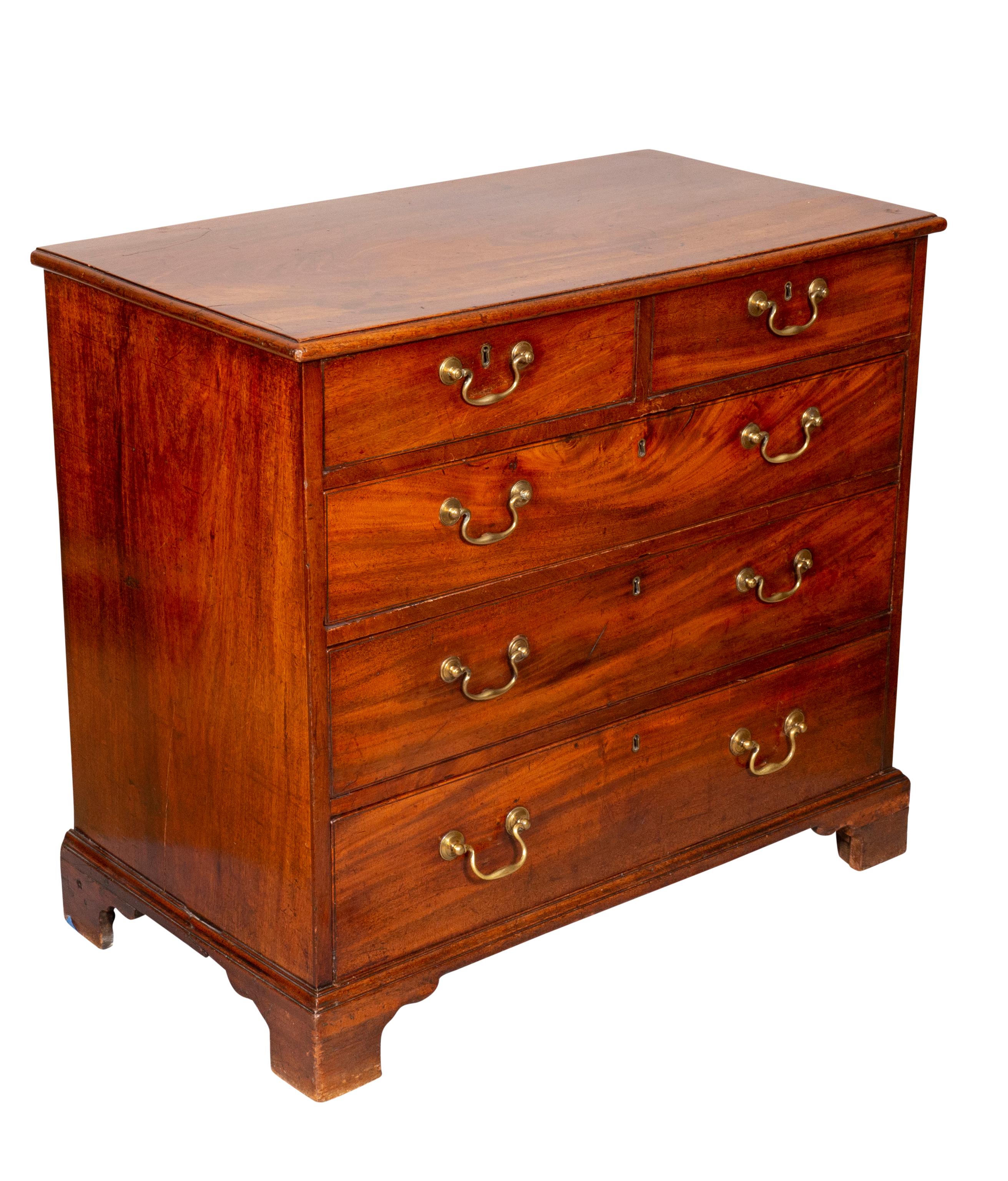 George III Mahogany Chest Of Drawers In Good Condition In Essex, MA