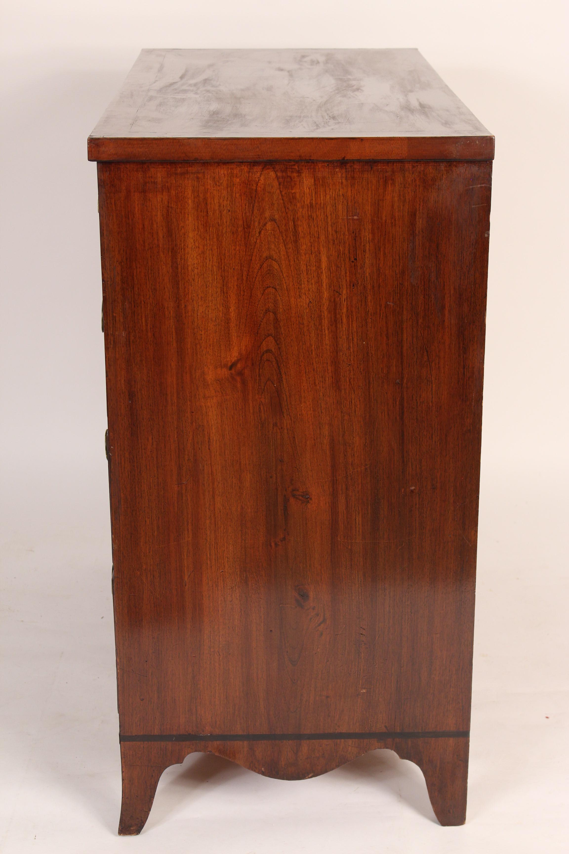 George III Mahogany Chest of Drawers In Good Condition In Laguna Beach, CA