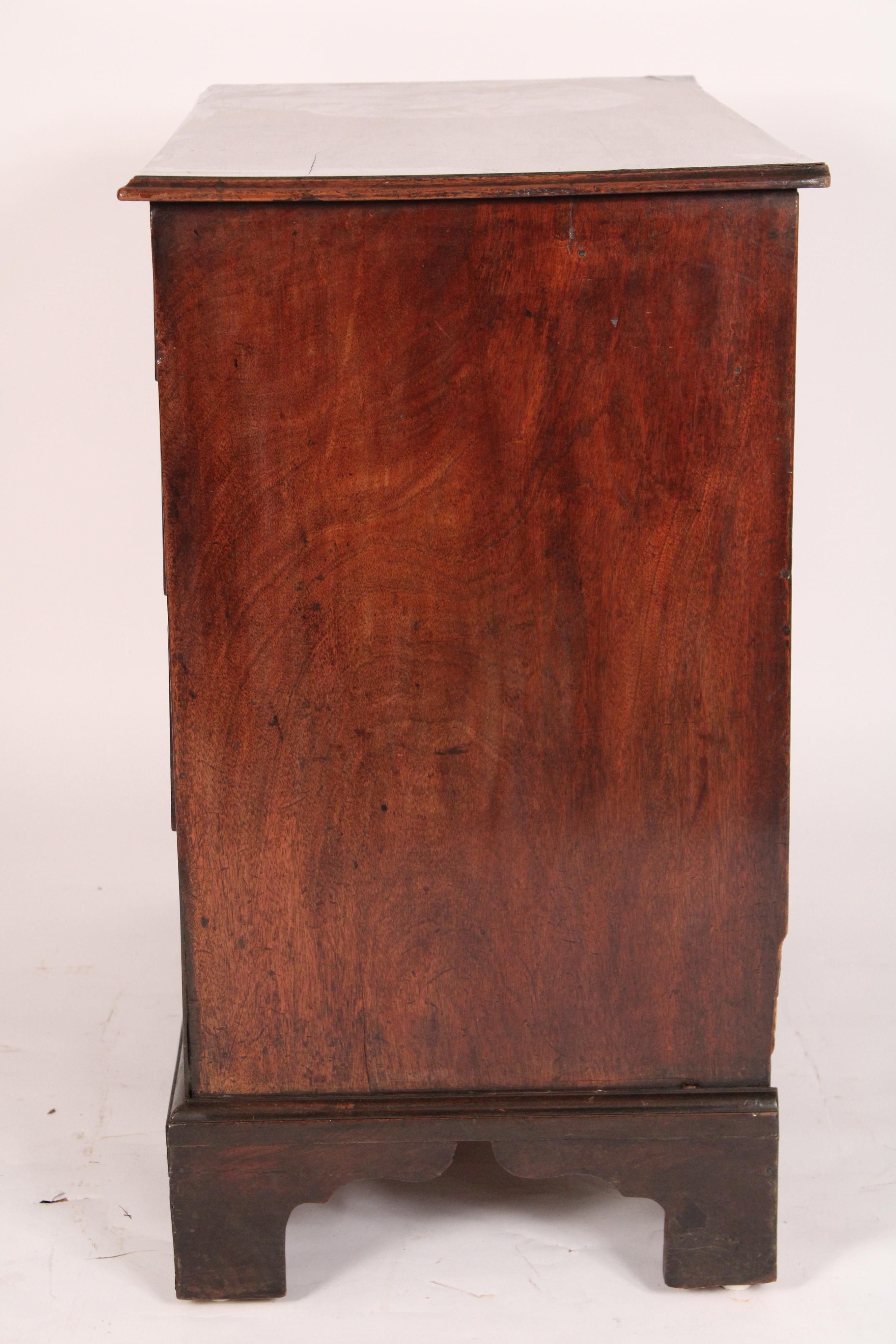 George III Mahogany Chest of Drawers In Good Condition For Sale In Laguna Beach, CA