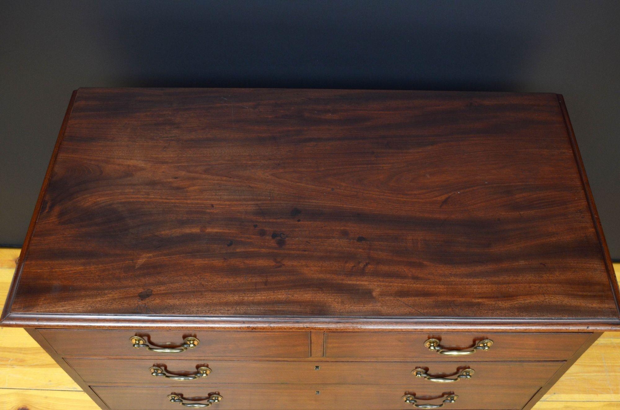 18th Century George III Mahogany Chest of Drawers For Sale