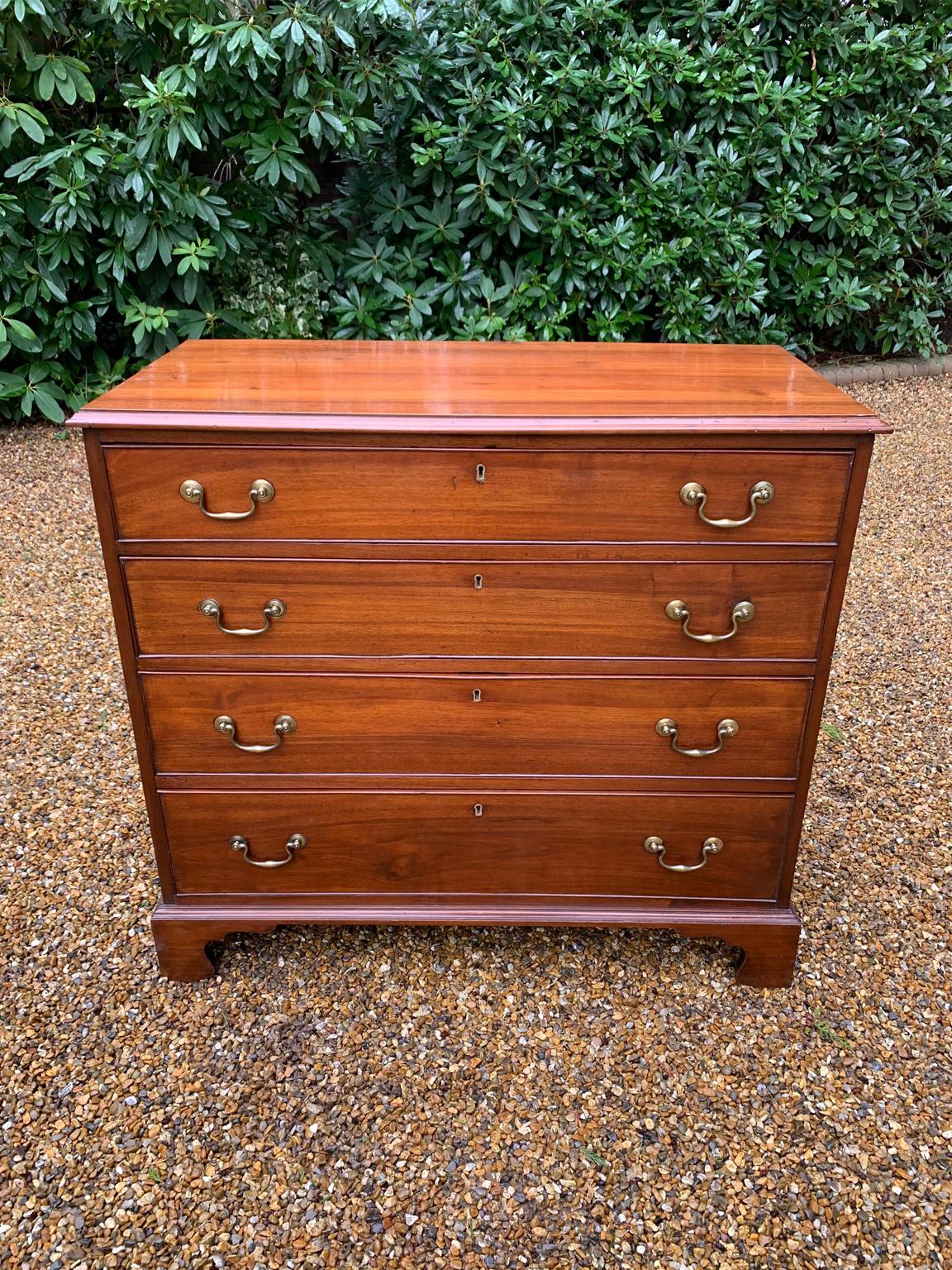 19th century Georgian Mahogany chest of drawers with four long graduated drawers and brass swan neck handles, on bracket feet.