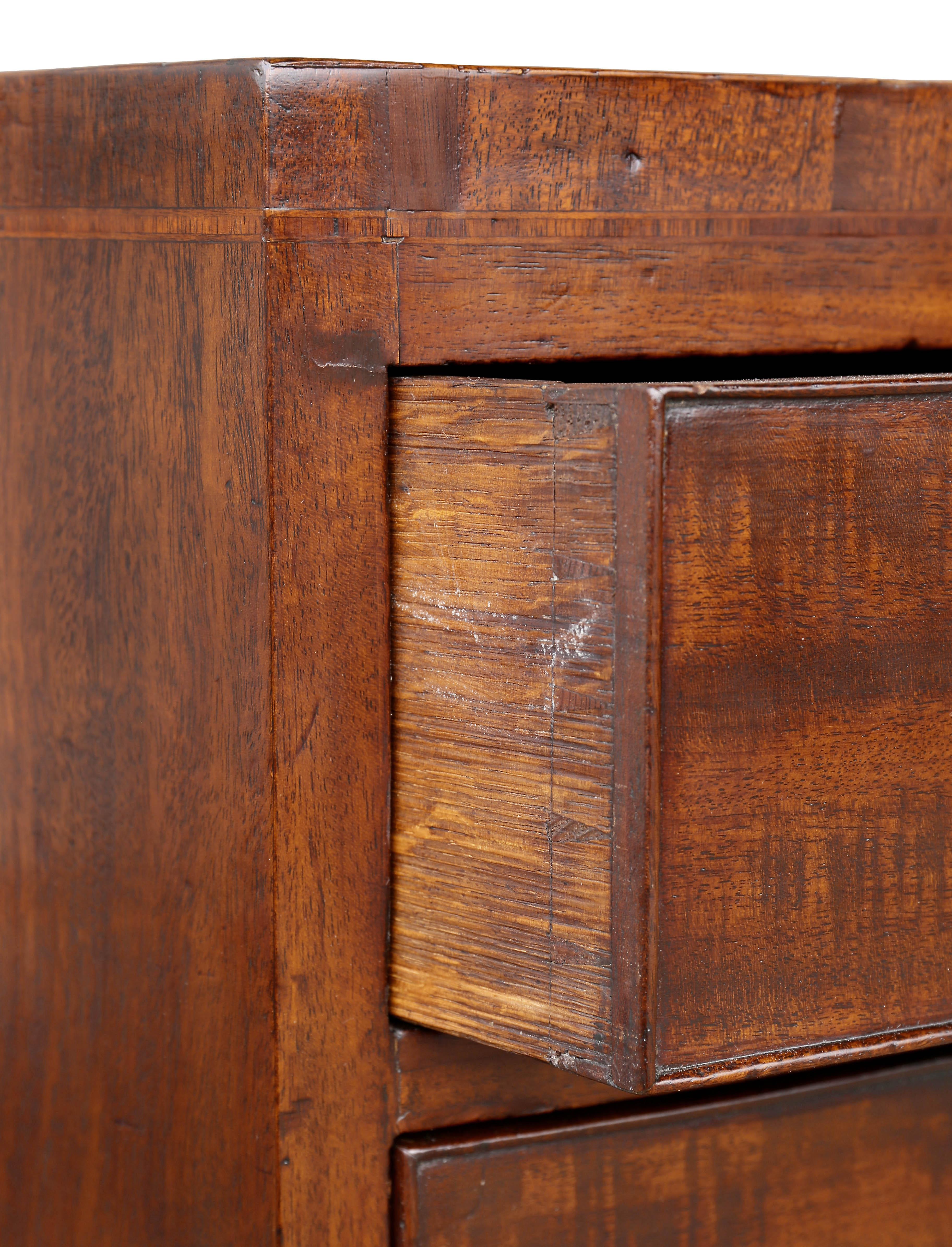 George III Mahogany Chest of Drawers im Zustand „Gut“ in Essex, MA