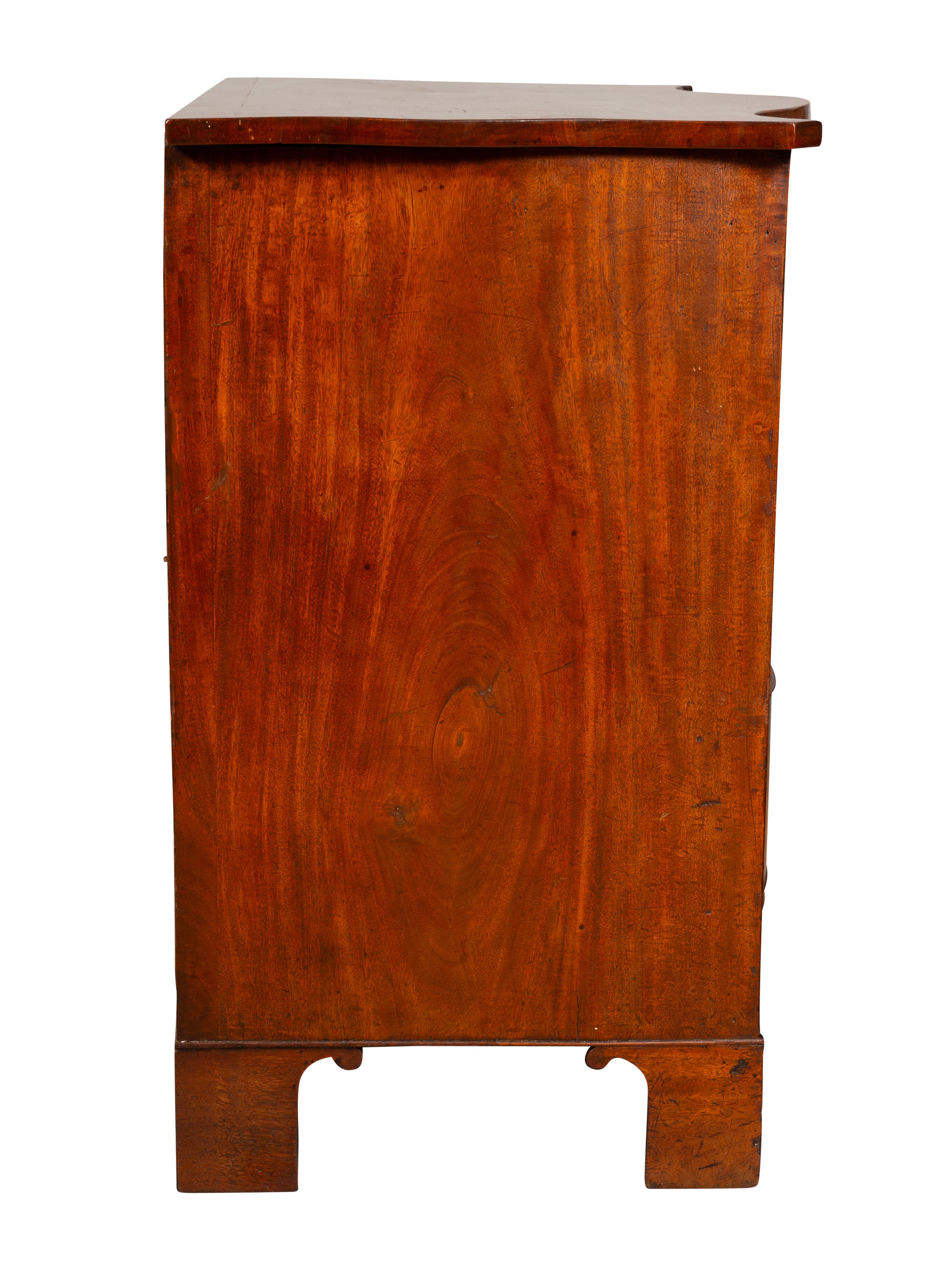 Fine XVIII secolo Cassettiera in mogano di Giorgio III in vendita