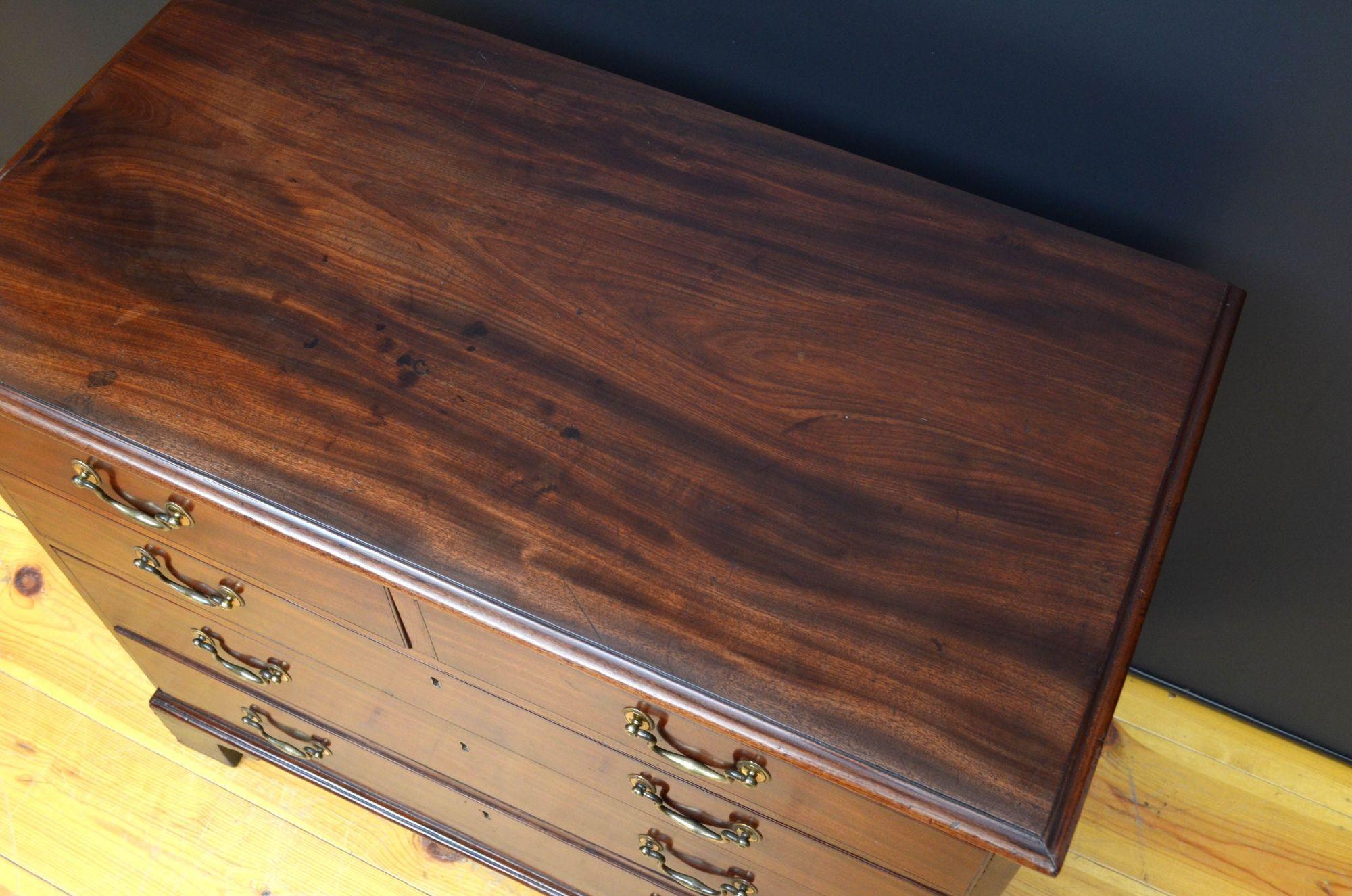 George III Mahogany Chest of Drawers For Sale 1