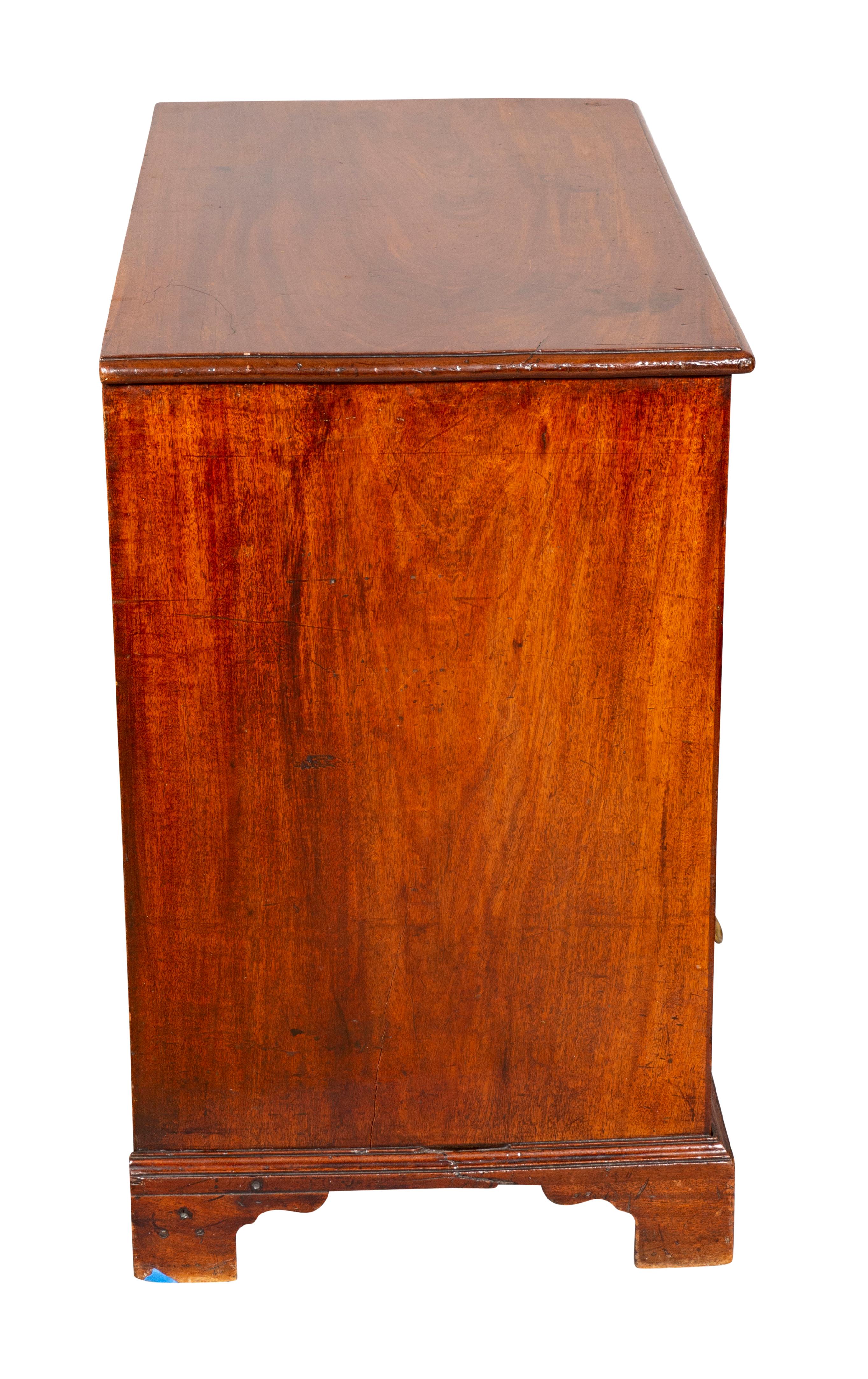 George III Mahogany Chest Of Drawers 1