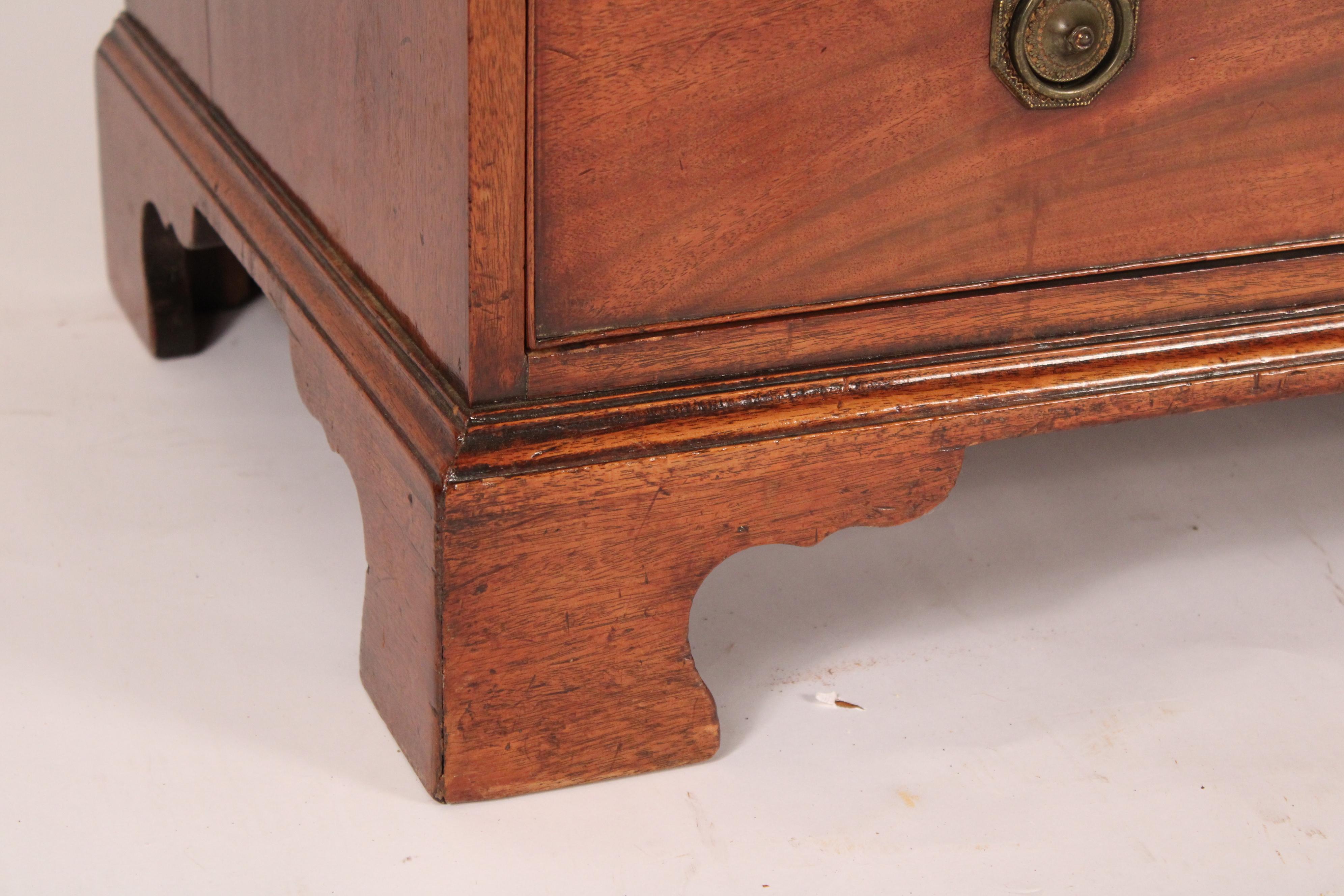 Cassettiera in mogano di Giorgio III in vendita 1